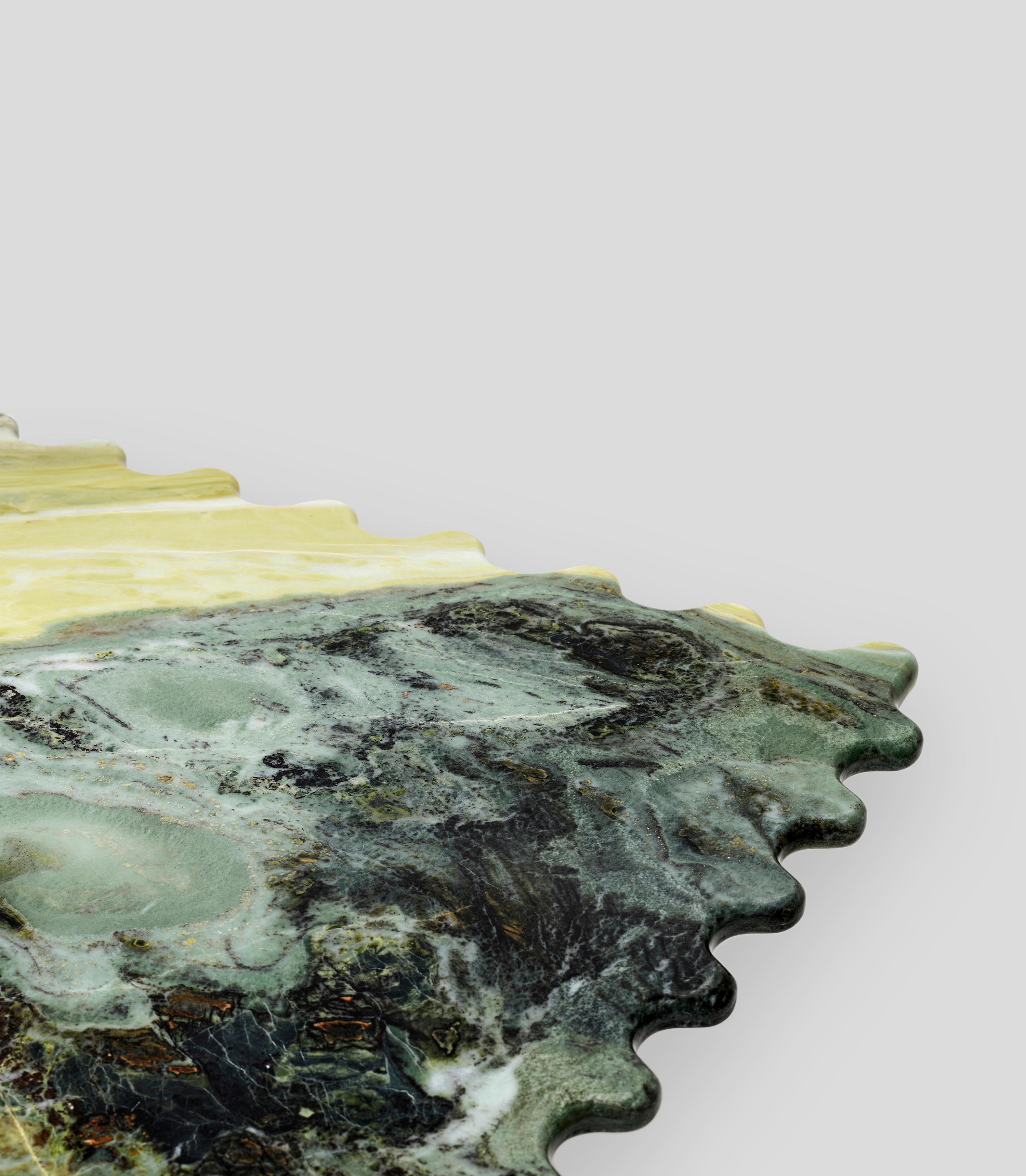 Tavolo da pranzo Metlife di Merve KAHRAMAN Marmo di onice verde e gambe in Oak lavorate a mano in vendita 2