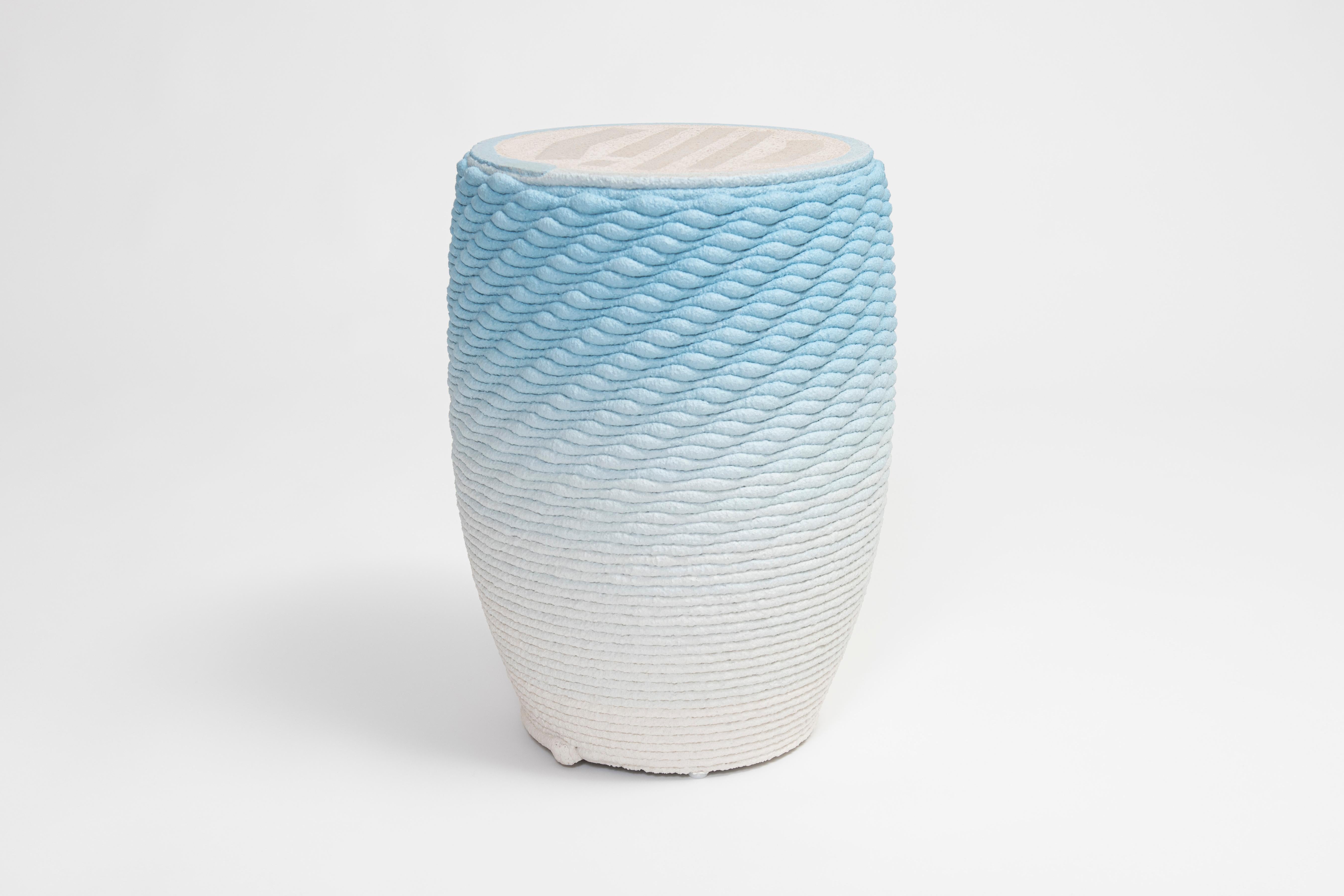 Metric Hocker und Tisch in Blau im Zustand „Neu“ im Angebot in Weidling, AT