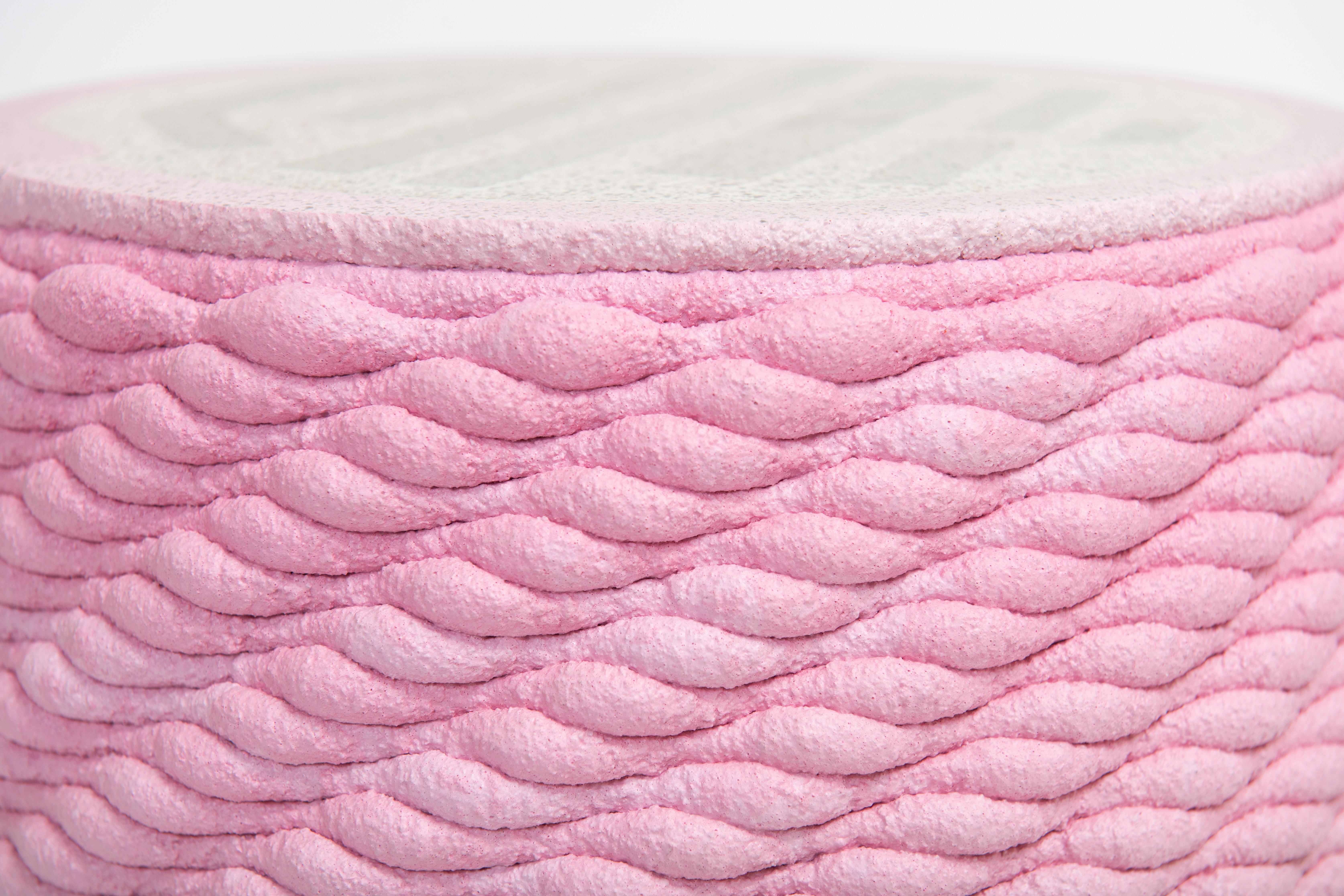 Metric Hocker und Tisch in Rosa (Österreichisch) im Angebot