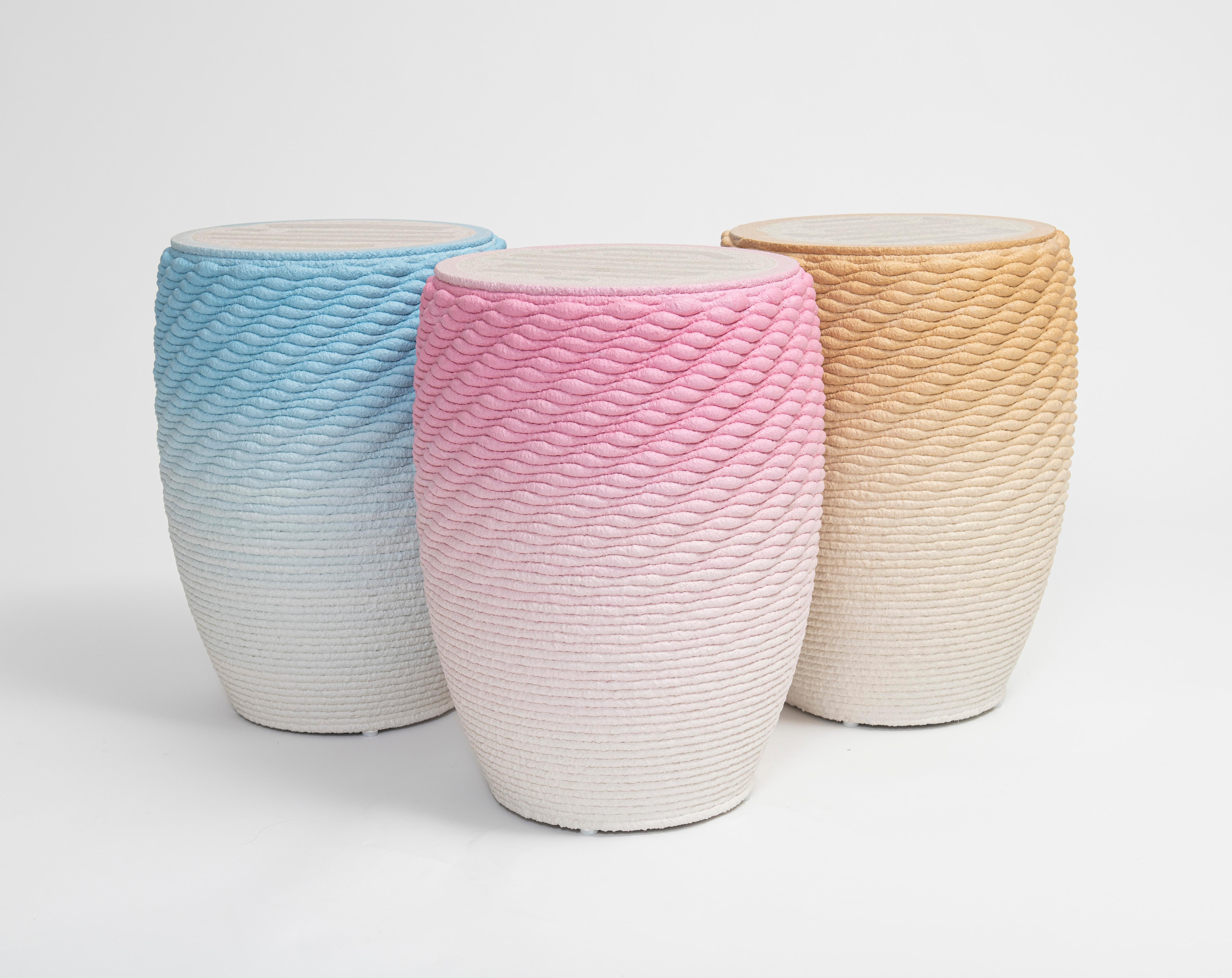 Metric Hocker und Tisch in Rosa (21. Jahrhundert und zeitgenössisch) im Angebot