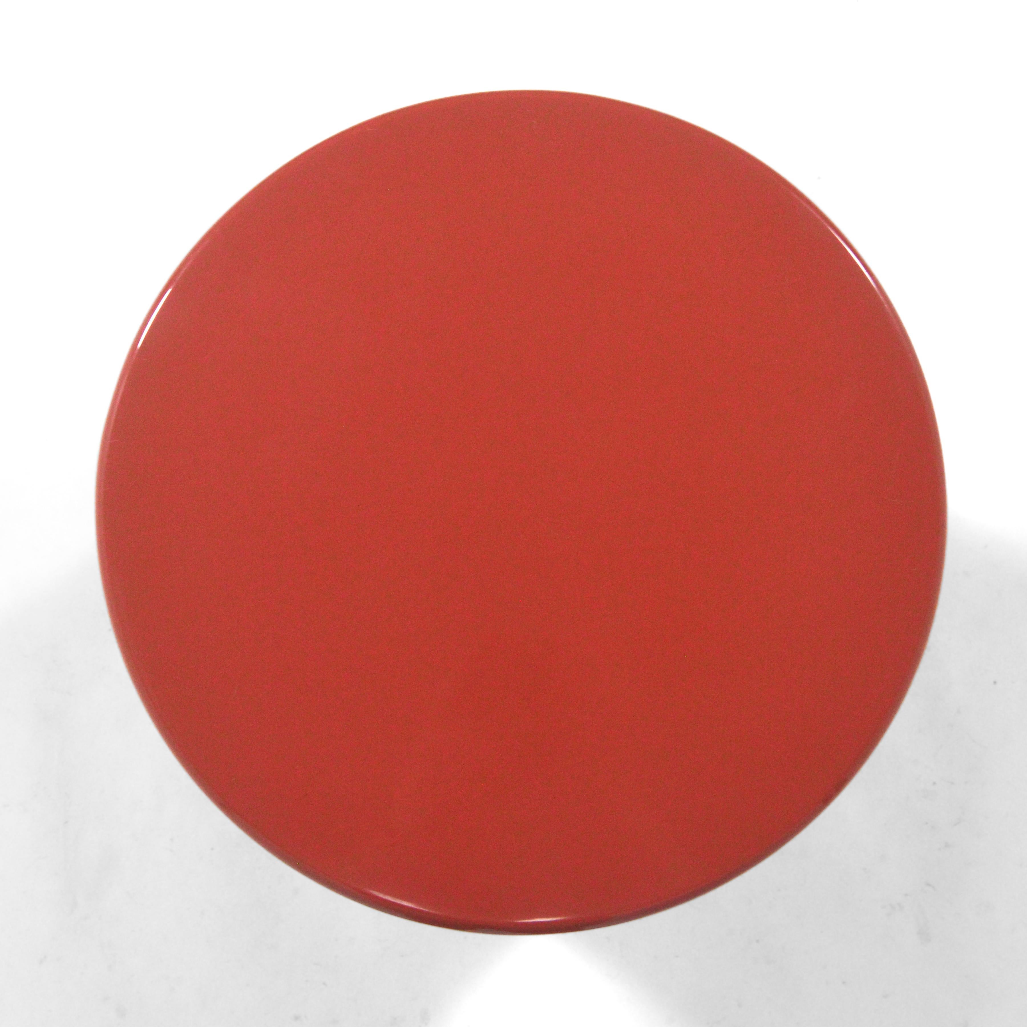 Metro Mesa Auxiliar Cilíndrica/ Pedestal Rojo Desierto Lacado en venta