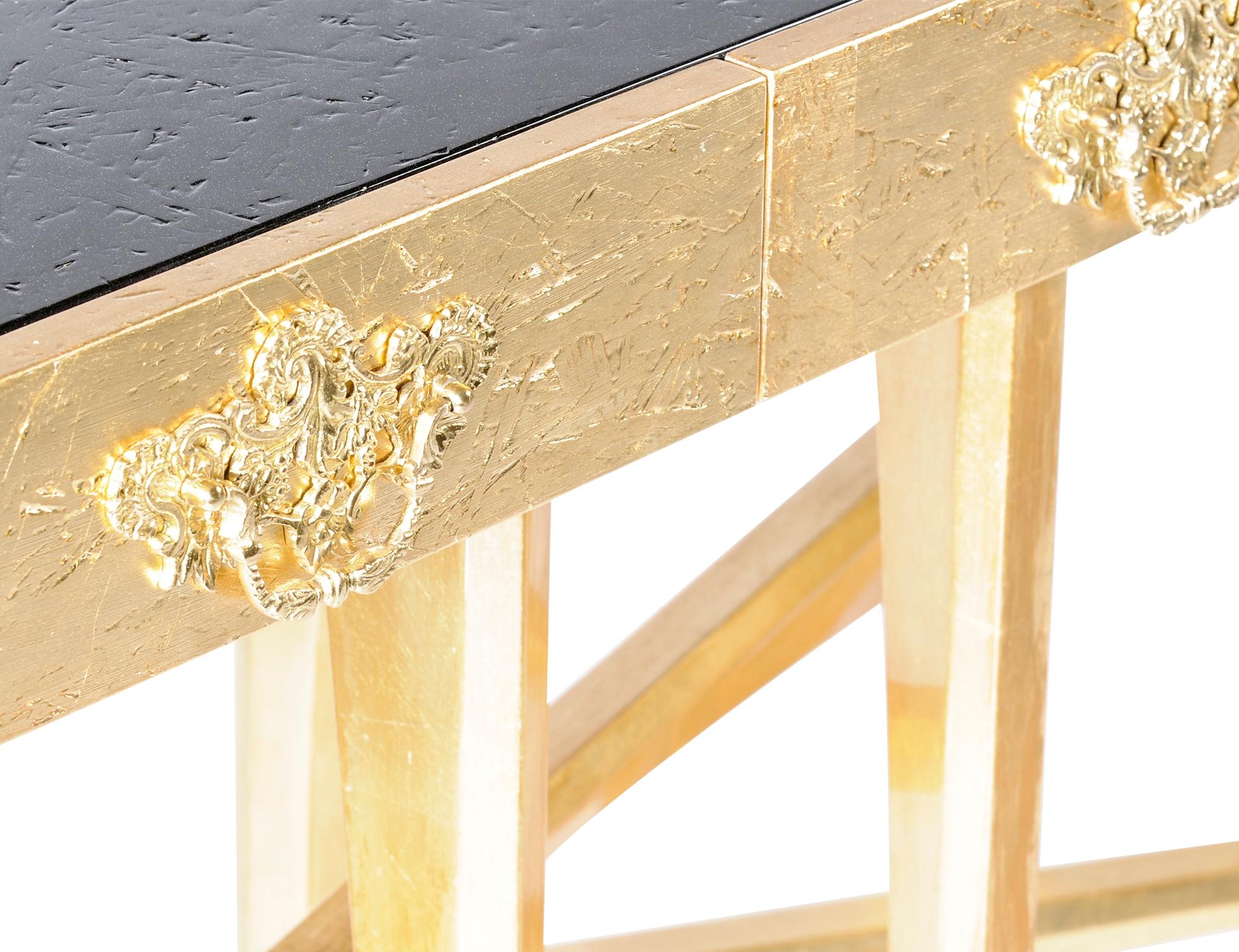 Metropolis console raises the level and expands the limits of design with a base of elegant composition and gracious lines. This exquisite table was designed to add a note of distinctive charm to a living room or a wide hall. Its base is handcrafted