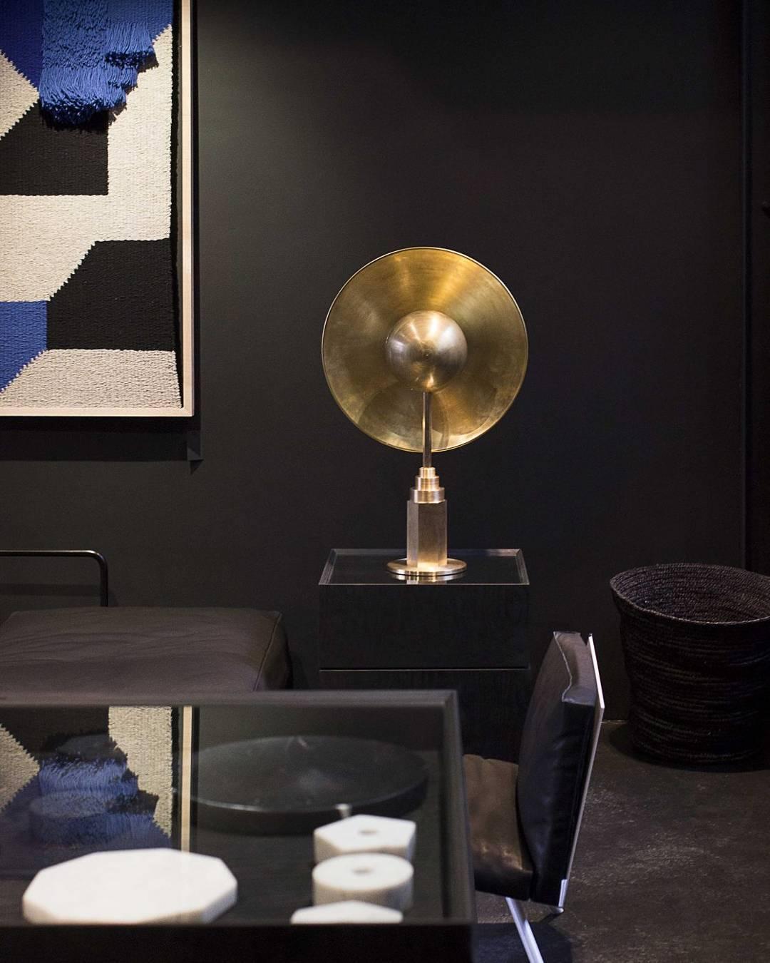 Metropolis Contemporary Sculptural Brass Table Lamp by Jan Garncarek For Sale 2