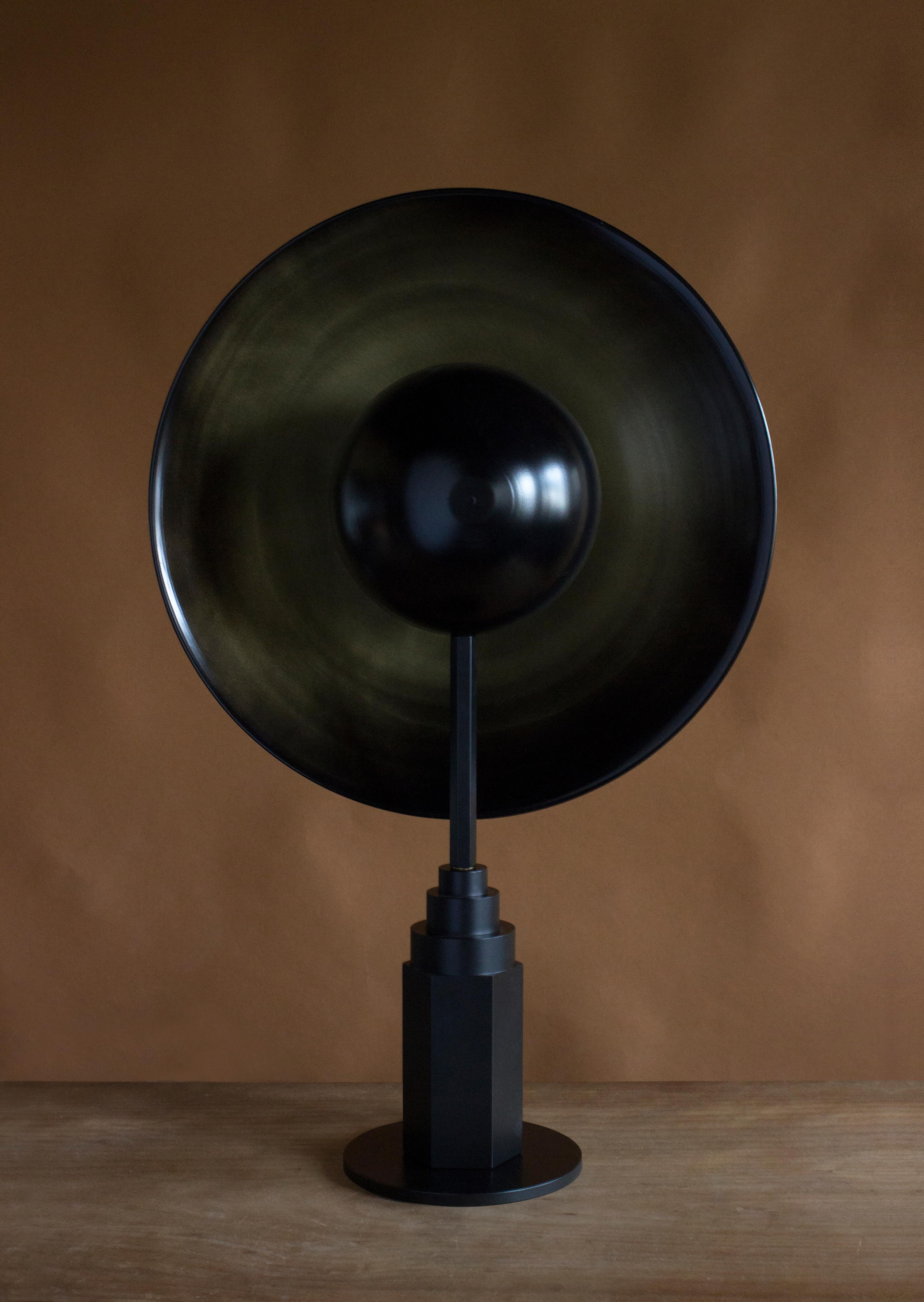Lampe de bureau Metropolis Noir en laiton en édition limitée de Jan Garncarek en vente 5