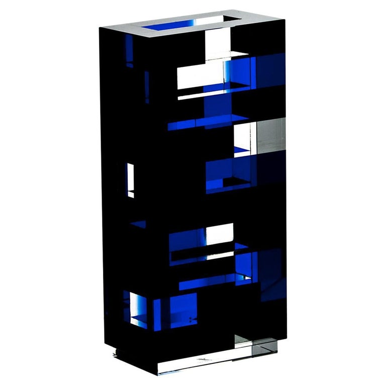 Metropolitan handmade crystal vase, designed by Harry Allen for GAIA&GINO. This vase is a contemporary , 21st century piece and is  made of  195 hand cut and UV glued crystal cubes. 

Designer Harry Allen is inspired by the high towers in Manhattan,