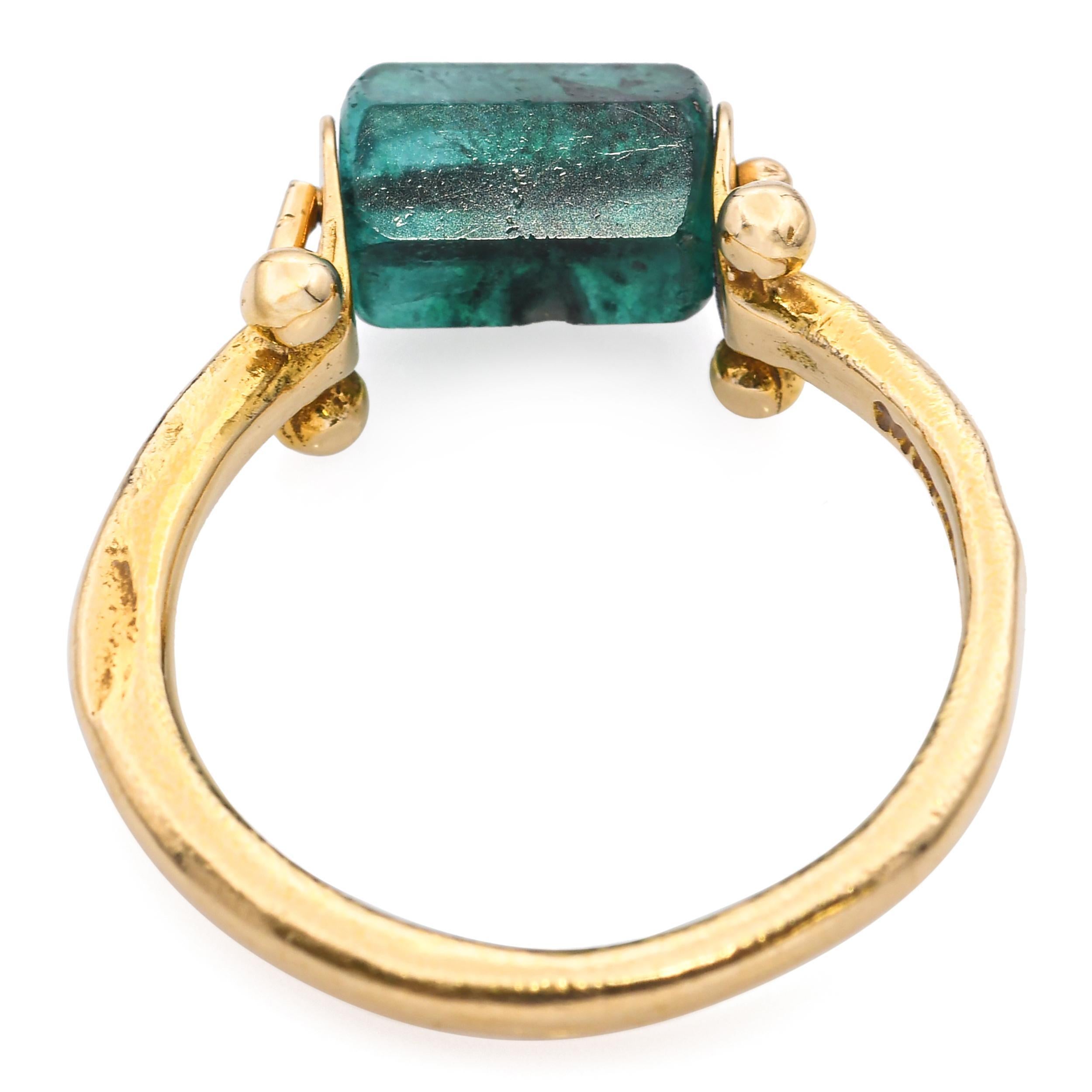 Metropolitan Museum of Art 14k Gelbgold Smaragd ägyptischen hellenistischen Ring im Zustand „Neu“ im Angebot in New York, NY