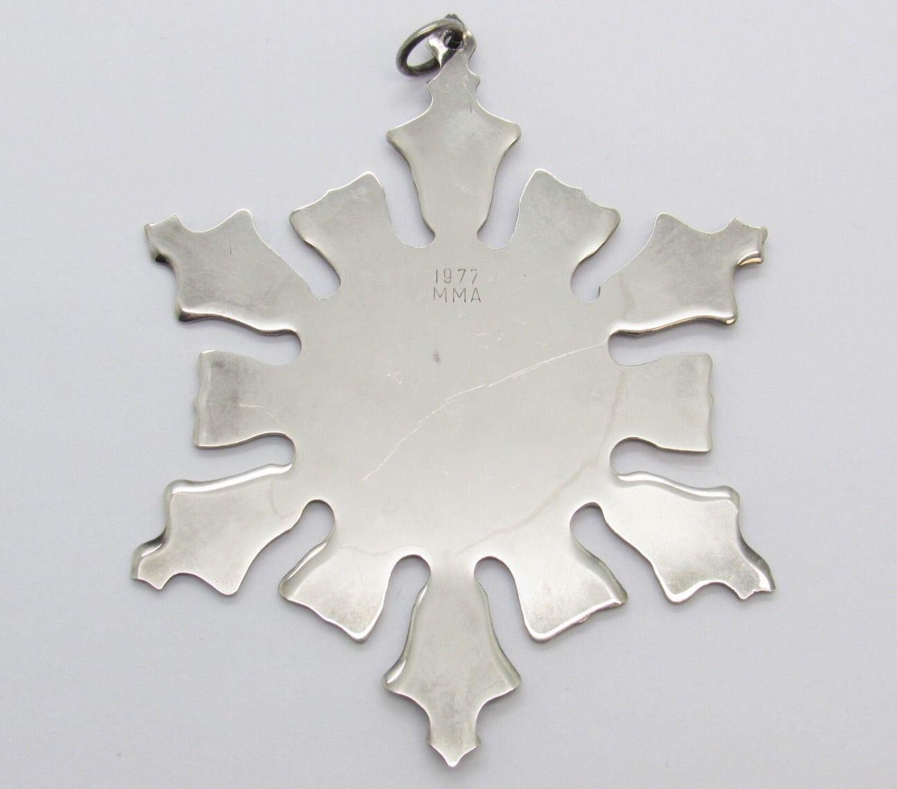 Metropolitan Museum of Art 1977 Silver Snowflake Ornament In Good Condition In Washington Depot, CT