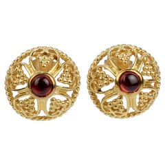 Boucles d'oreilles de style Renaissance MMA en or 14 carats et grenat du Metropolitan Museum of Art