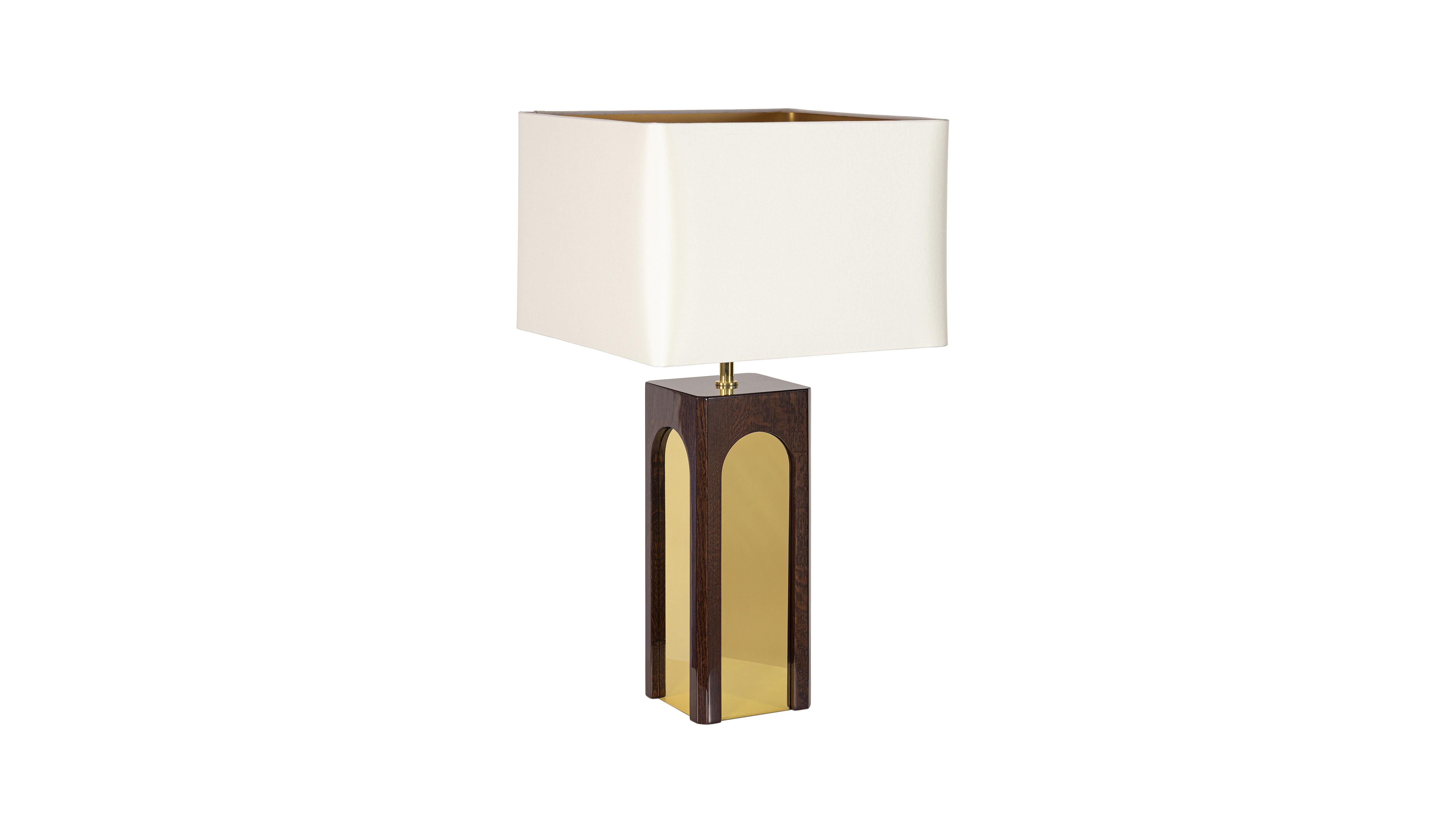 Metropolitan Oak Table Lamp by InsidherLand
Dimensions: D 35 x W 35 x H 65 cm.
Materials: Satin ref. Pearl with Gold, wood structure with translucent dark brown in high gloss varnish and polished brass.
4 kg.

Located in New York, USA, the Lincoln