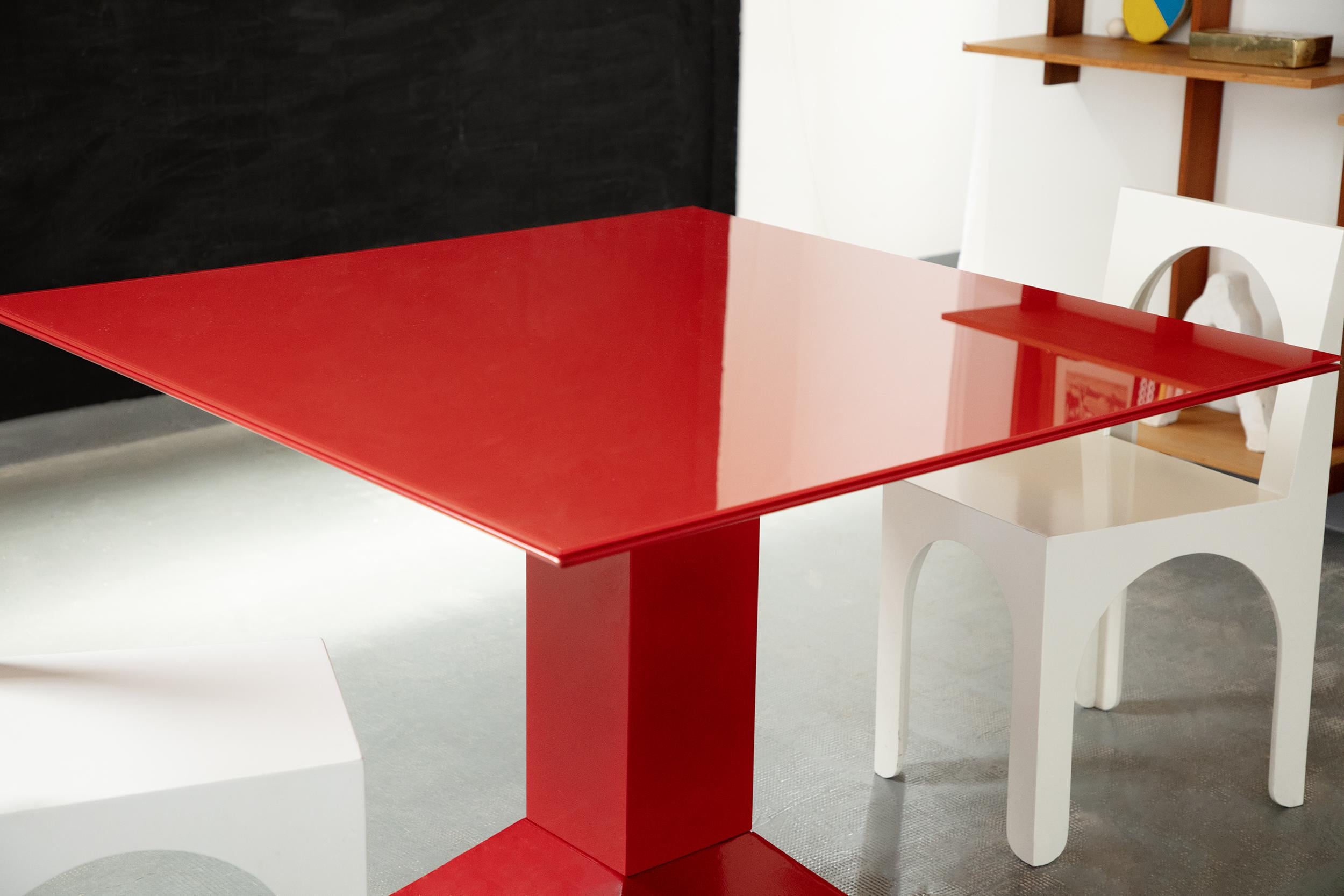 Table Mettsass, par Ettore Sottsass, Verre rouge, 20e siècle Neuf - En vente à Barcelona, ES