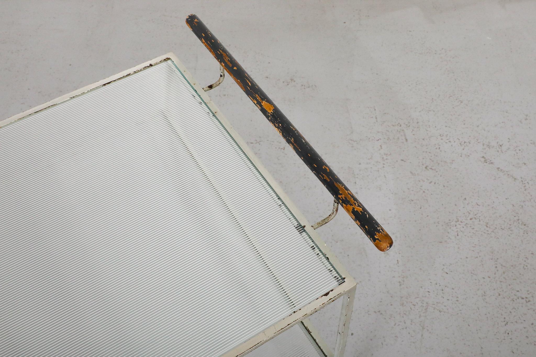 Metz & Co. Chariot de bar en verre et métal gris avec poignée en bois, style Bauhaus en vente 5