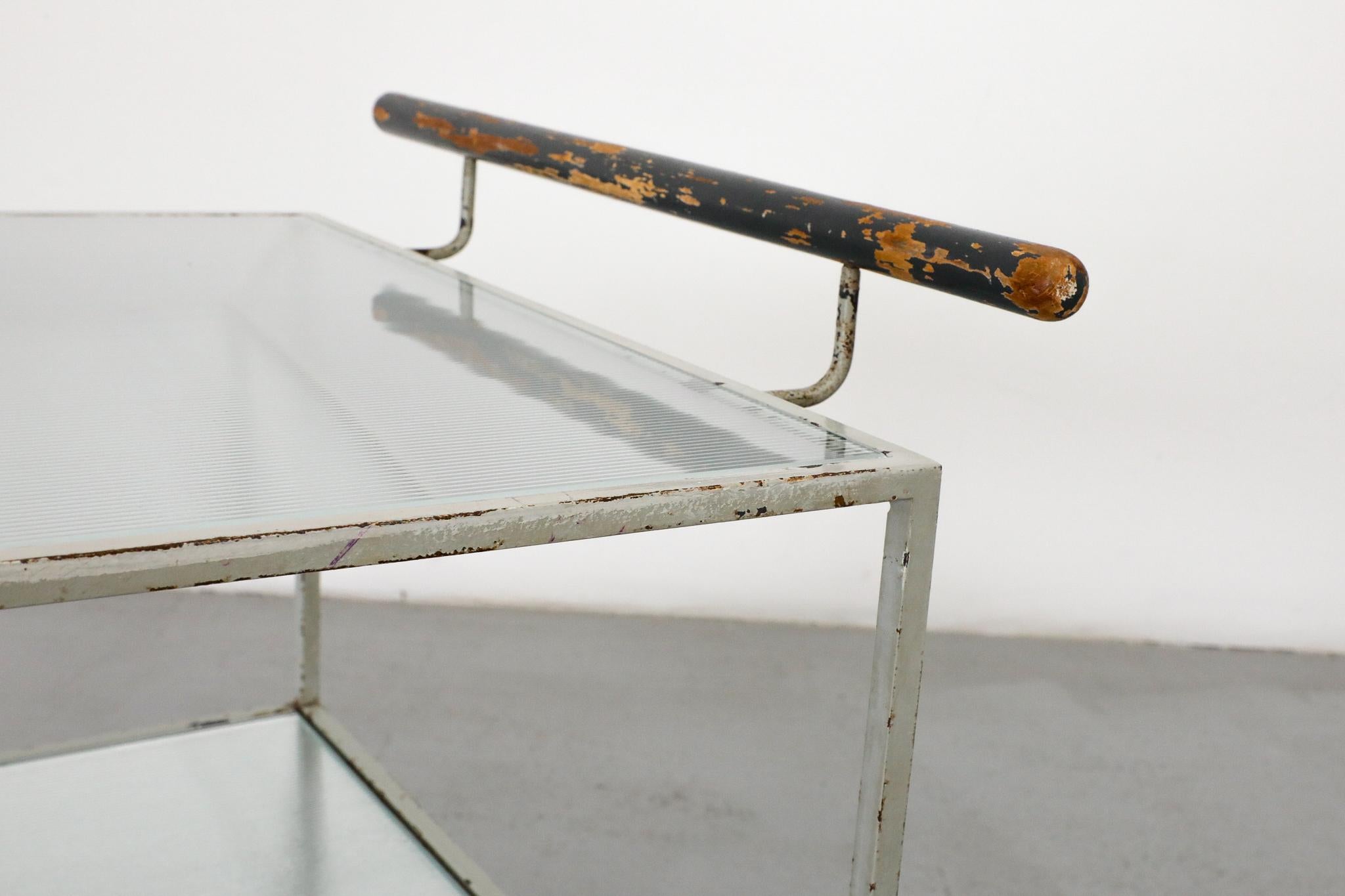 Metz & Co. Chariot de bar en verre et métal gris avec poignée en bois, style Bauhaus en vente 7