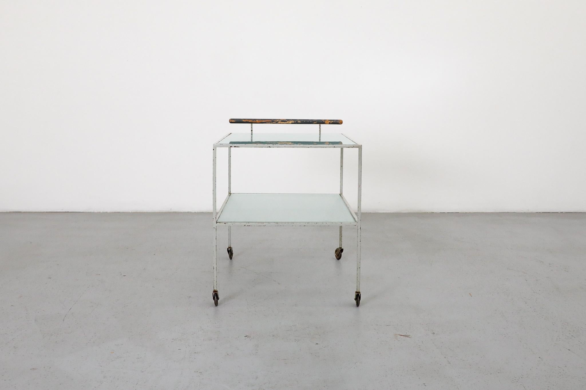 Métal Metz & Co. Chariot de bar en verre et métal gris avec poignée en bois, style Bauhaus en vente