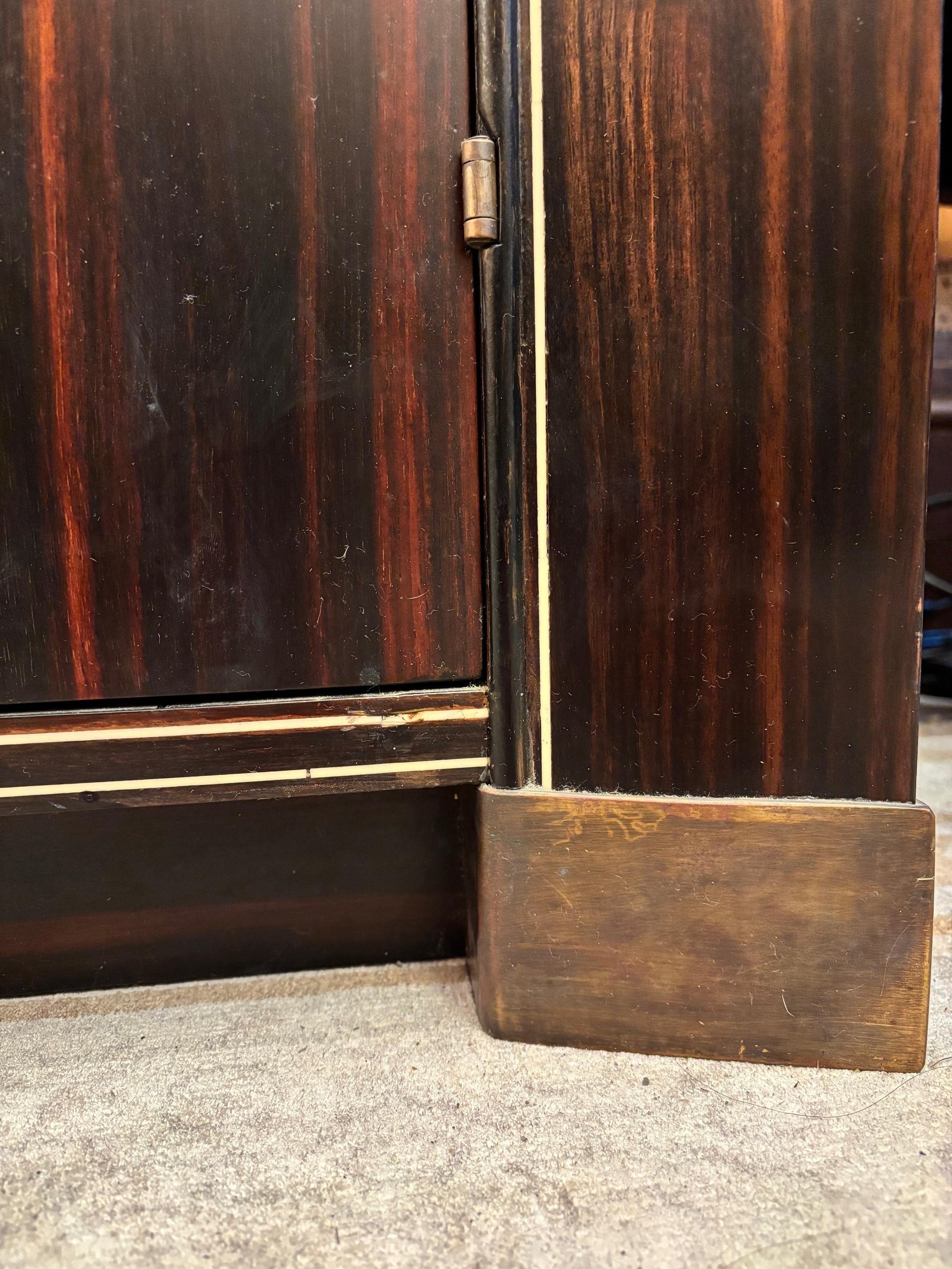 Ottone Buffet Metz in ebano con 3 ante in vendita