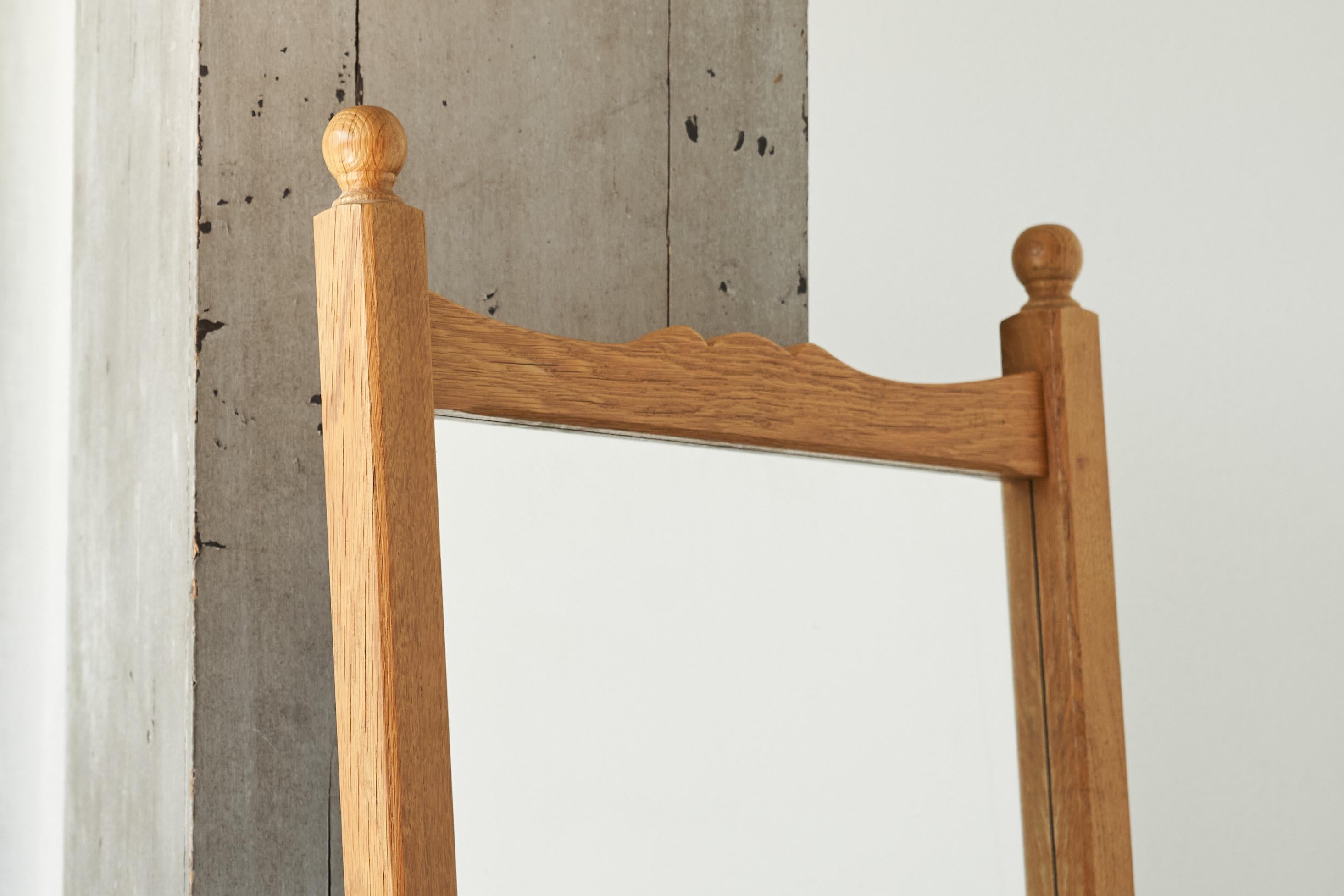 Espejo de pared Meubelfabriek Oisterwijk de roble macizo Años 70 Moderno de mediados de siglo en venta