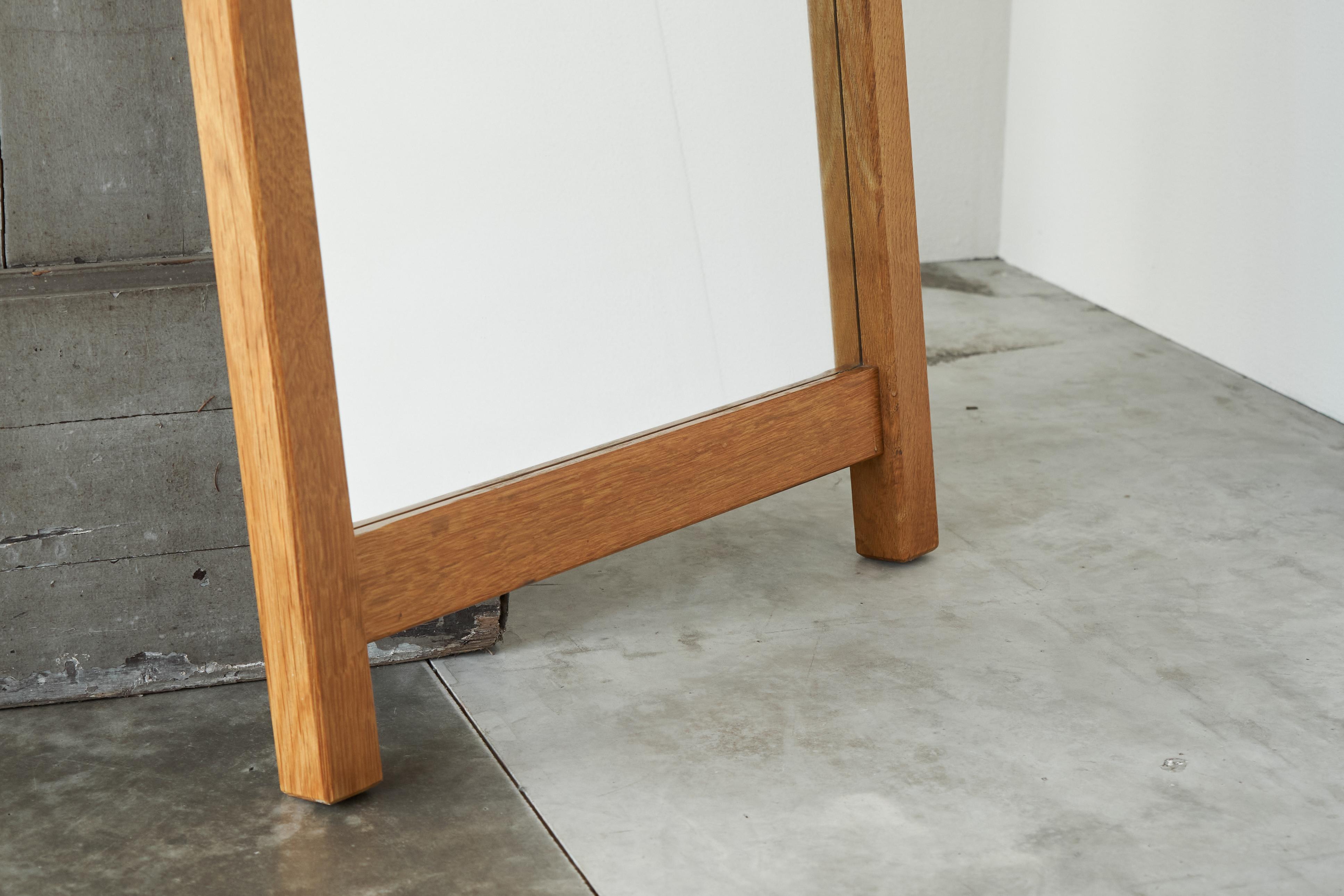 Espejo de pared Meubelfabriek Oisterwijk de roble macizo Años 70 Holandés en venta