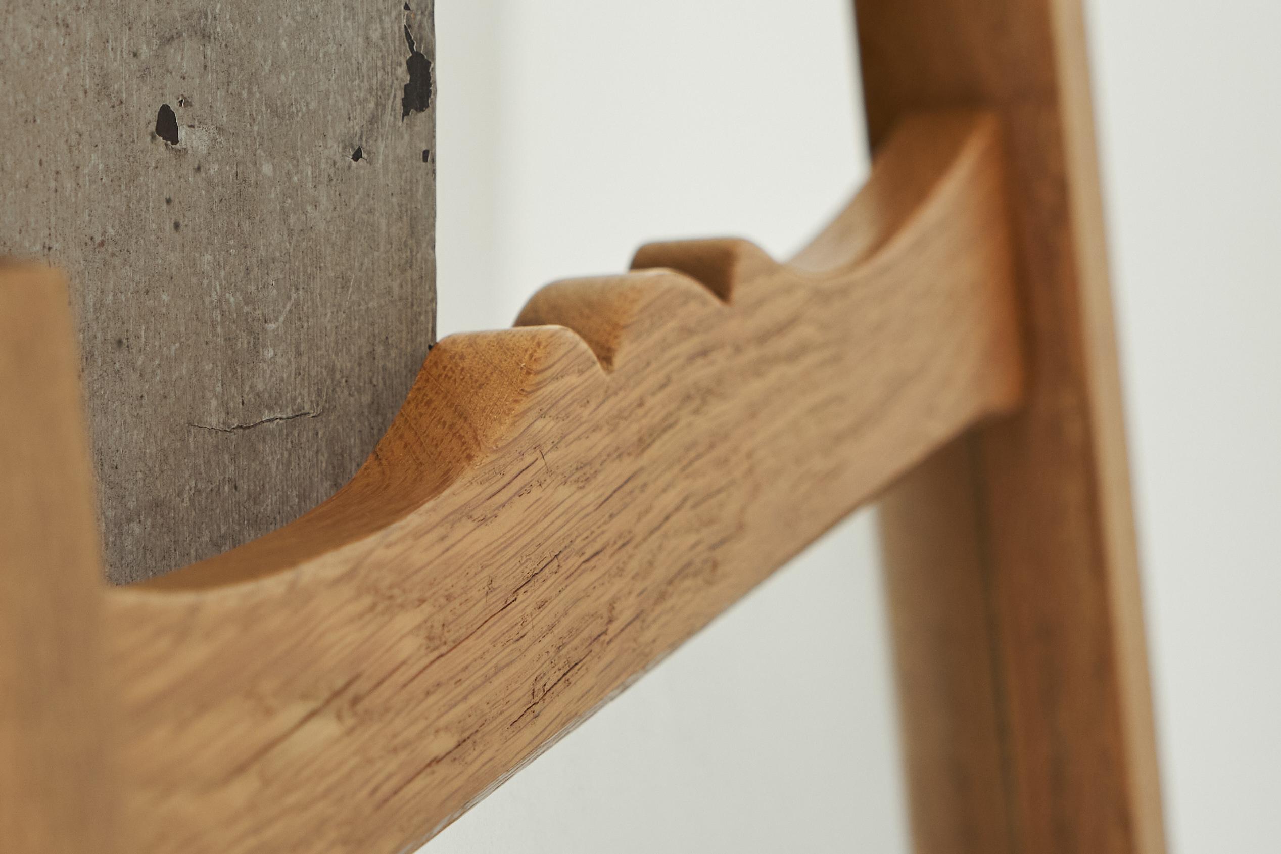 Espejo de pared Meubelfabriek Oisterwijk de roble macizo Años 70 Hecho a mano en venta