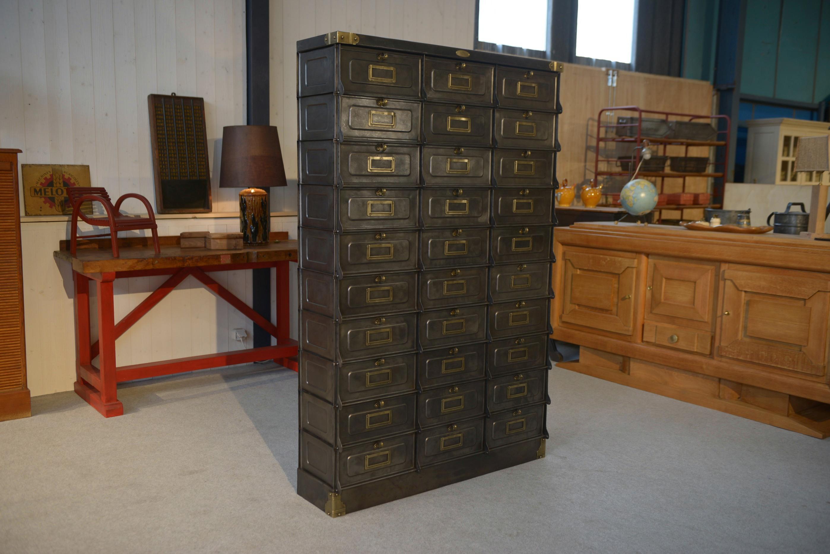Meuble à clapets STRAFOR travail français vers 1920's (Metall) im Angebot