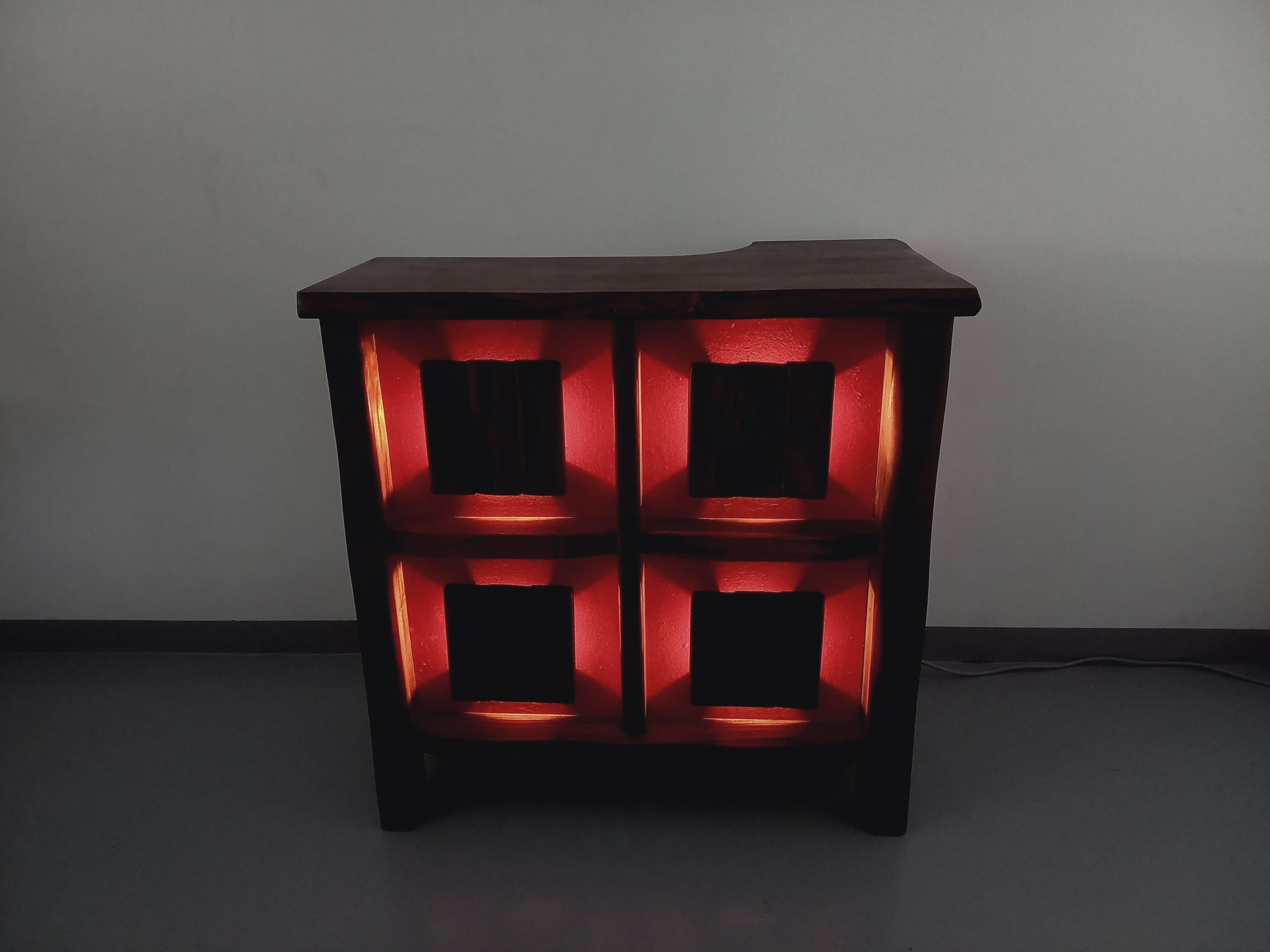 Meuble bar brutaliste lumineux Aranjou vintage des années 50 60 en orme massif en venta 5