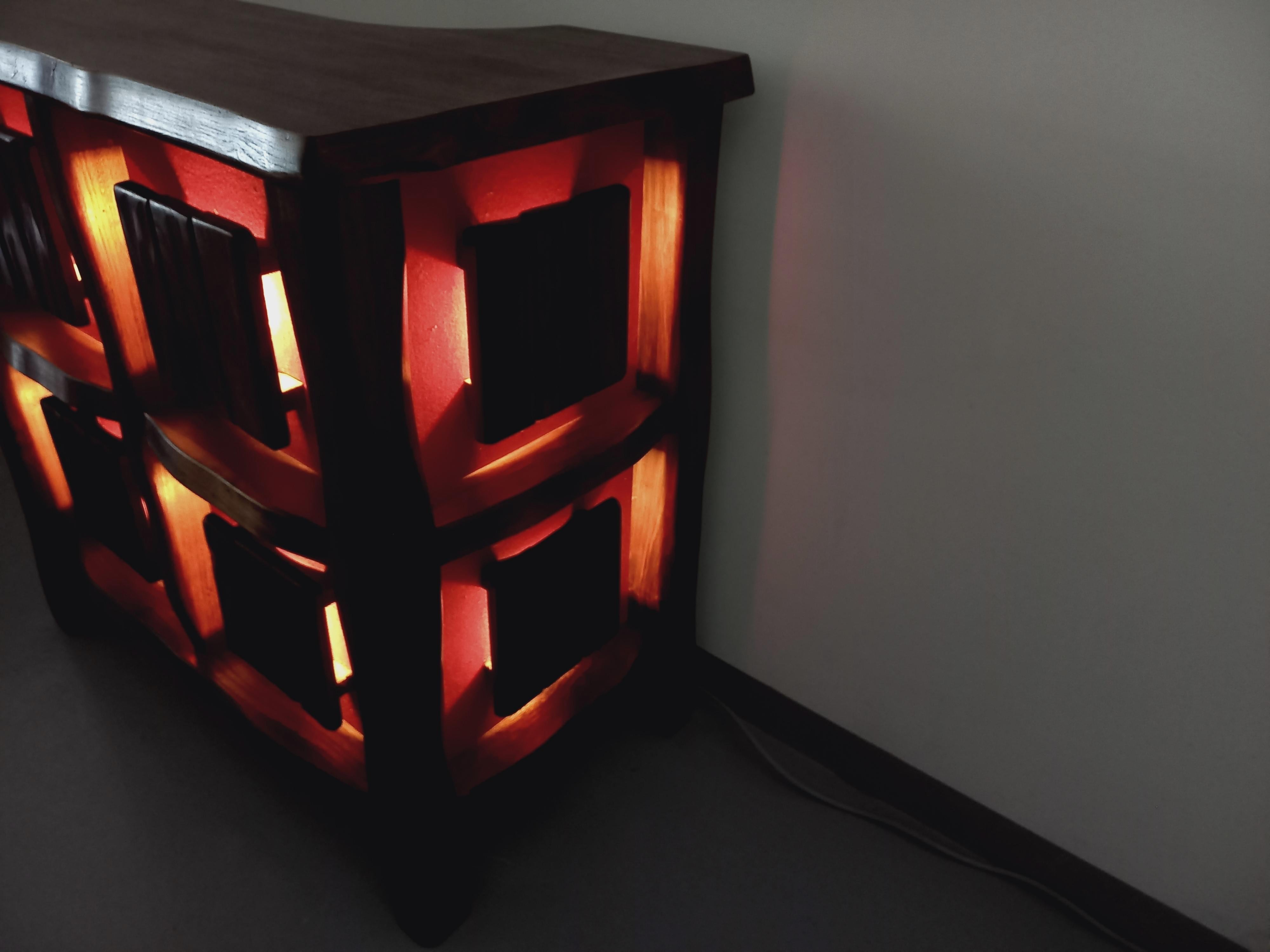 Meuble bar brutaliste lumineux Aranjou vintage des années 50 60 en orme massif en venta 6