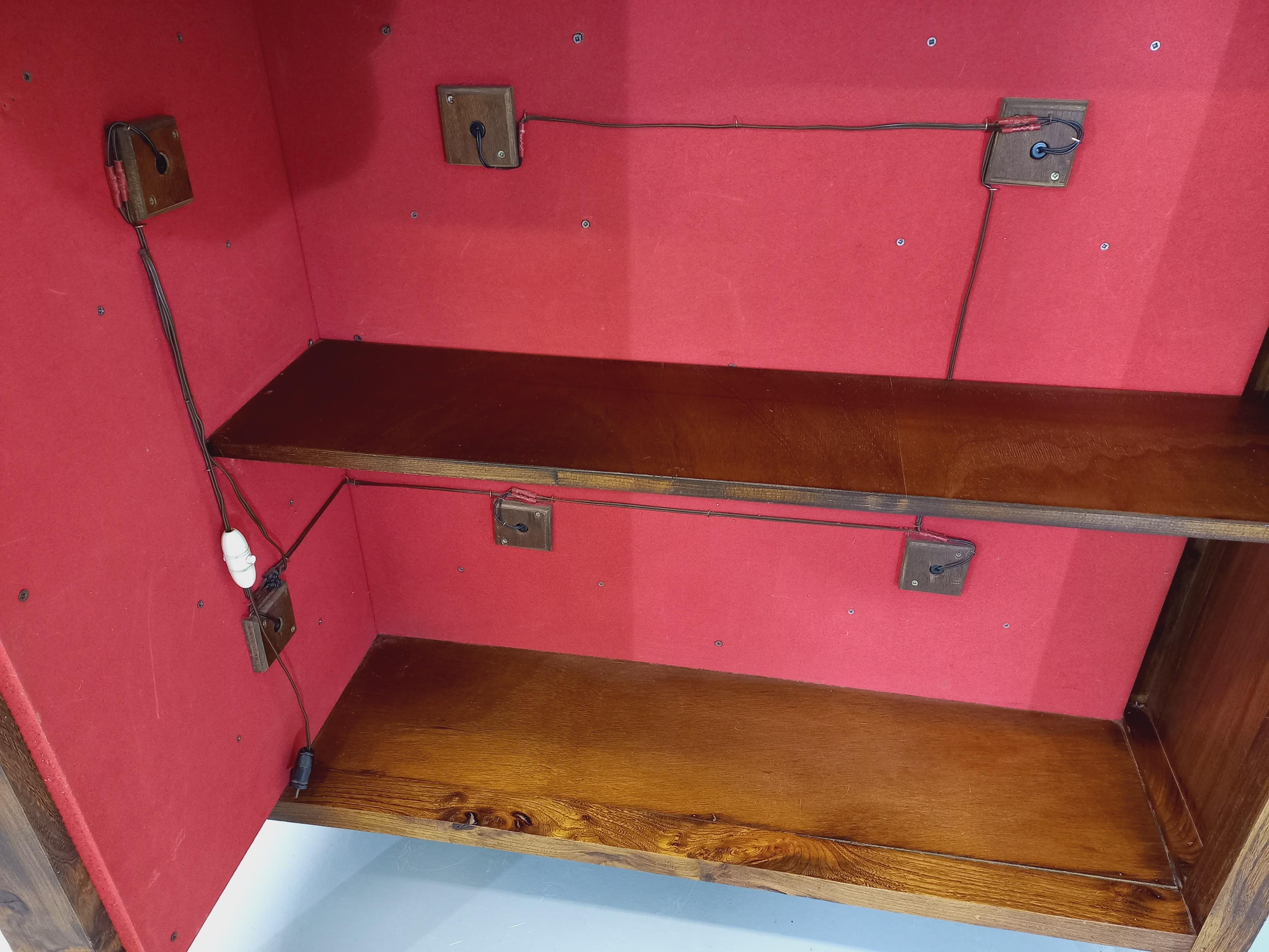 Meuble bar brutaliste lumineux Aranjou vintage des années 50 60 en orme massif en venta 7