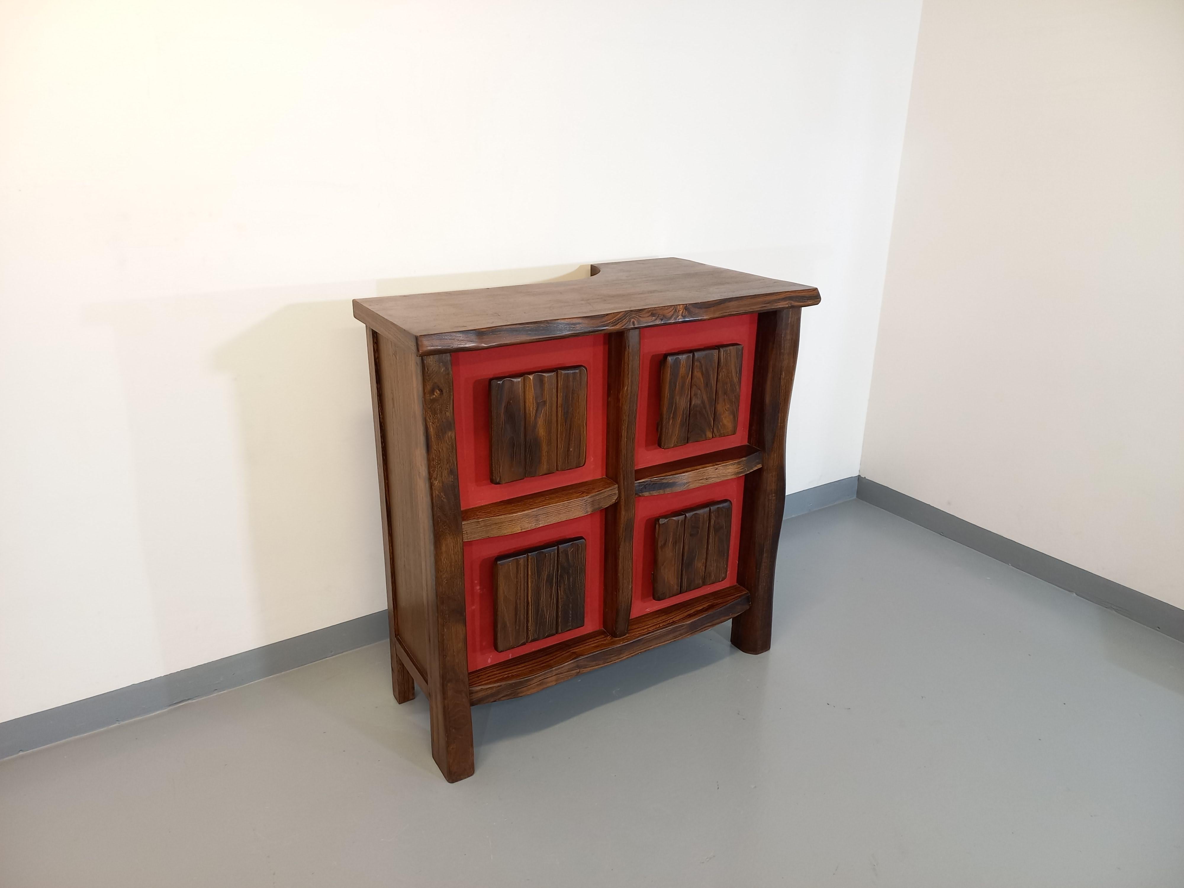 Meuble bar brutaliste lumineux Aranjou vintage des années 50 60 en orme massif en venta 11
