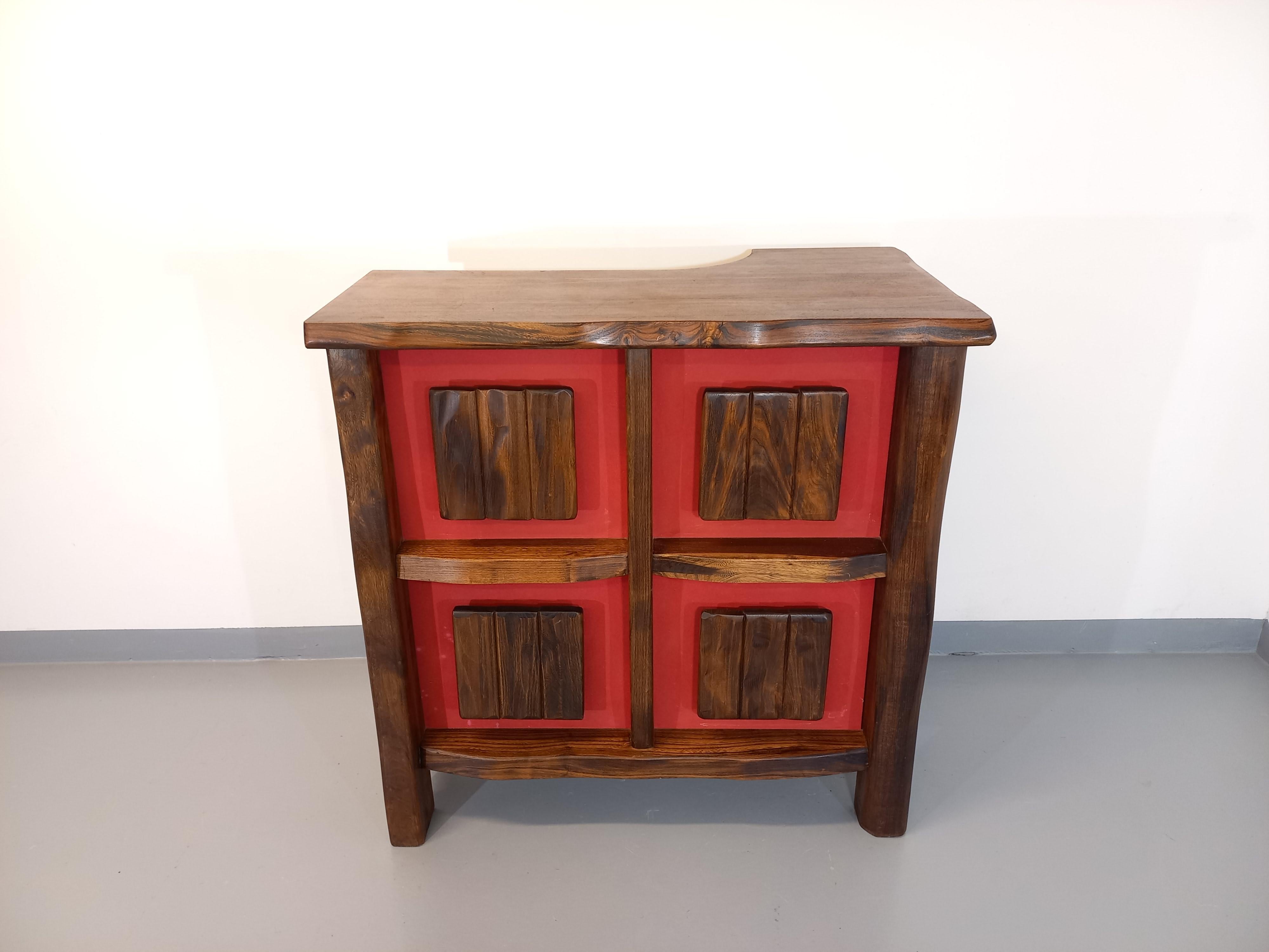 Meuble bar brutaliste lumineux Aranjou vintage des années 50 60 en orme massif en venta 12
