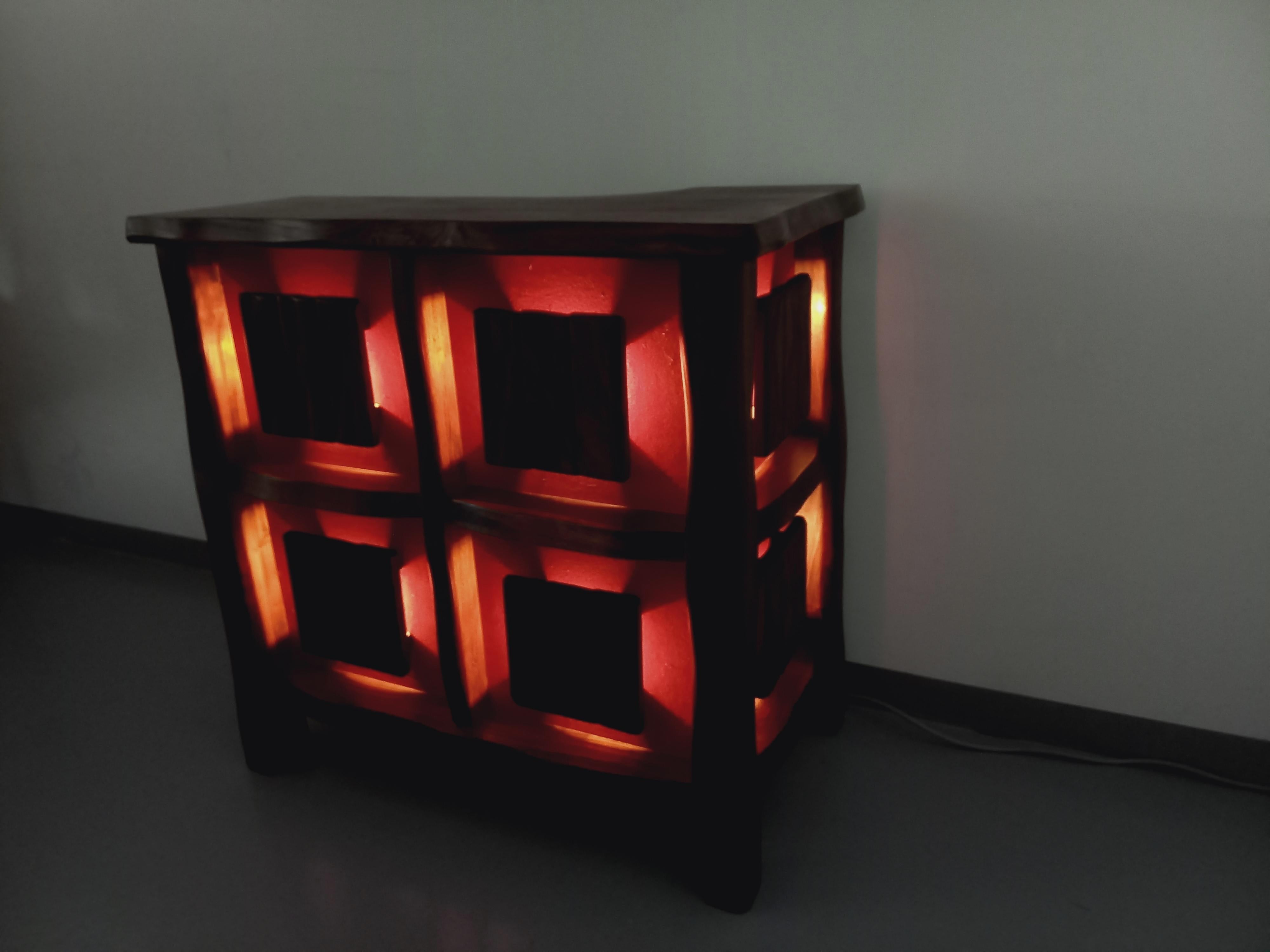 Meuble bar brutaliste lumineux Aranjou vintage des années 50 60 en orme massif Moderno de mediados de siglo en venta