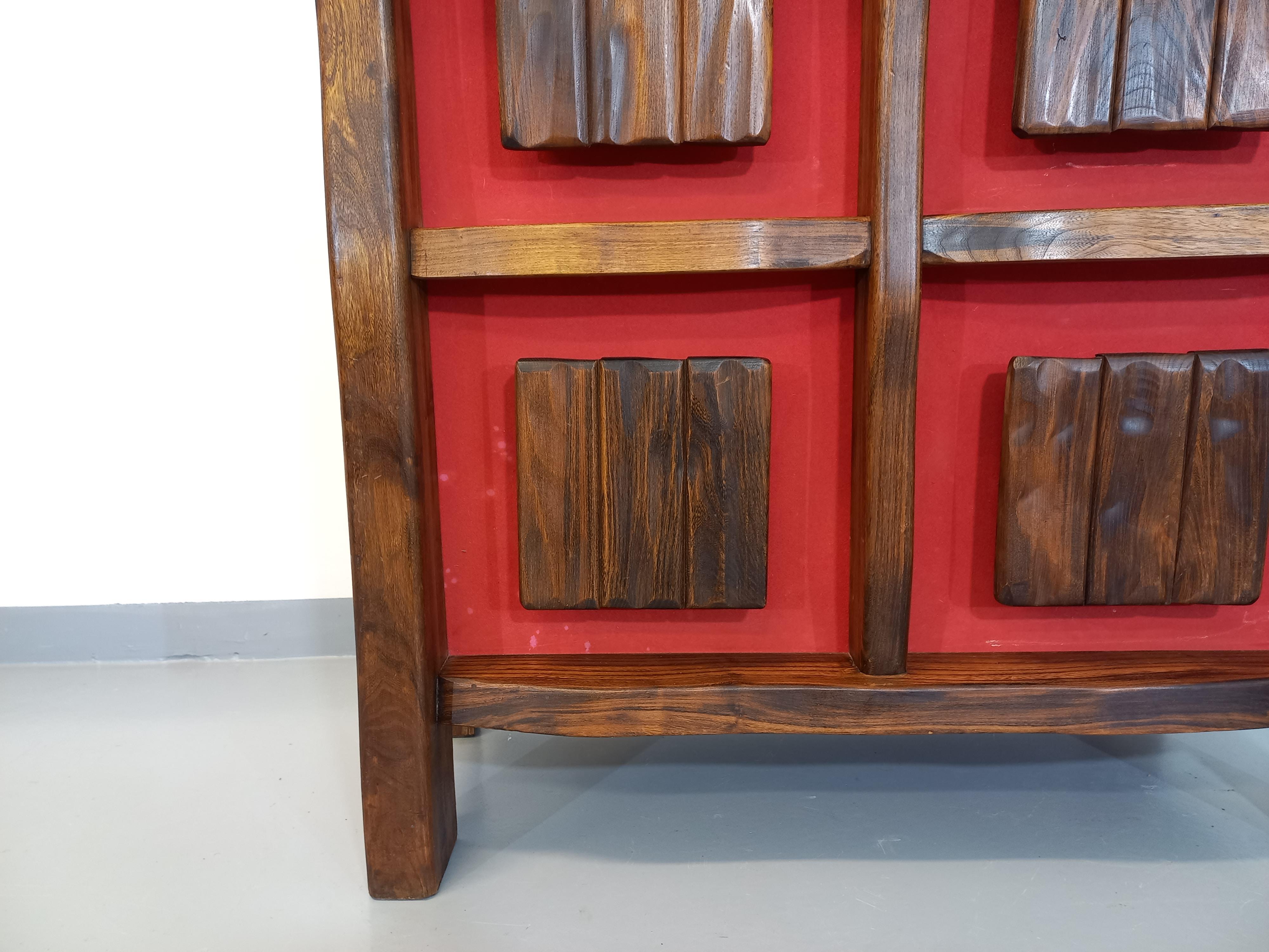 Meuble bar brutaliste lumineux Aranjou vintage des années 50 60 en orme massif Madera en venta