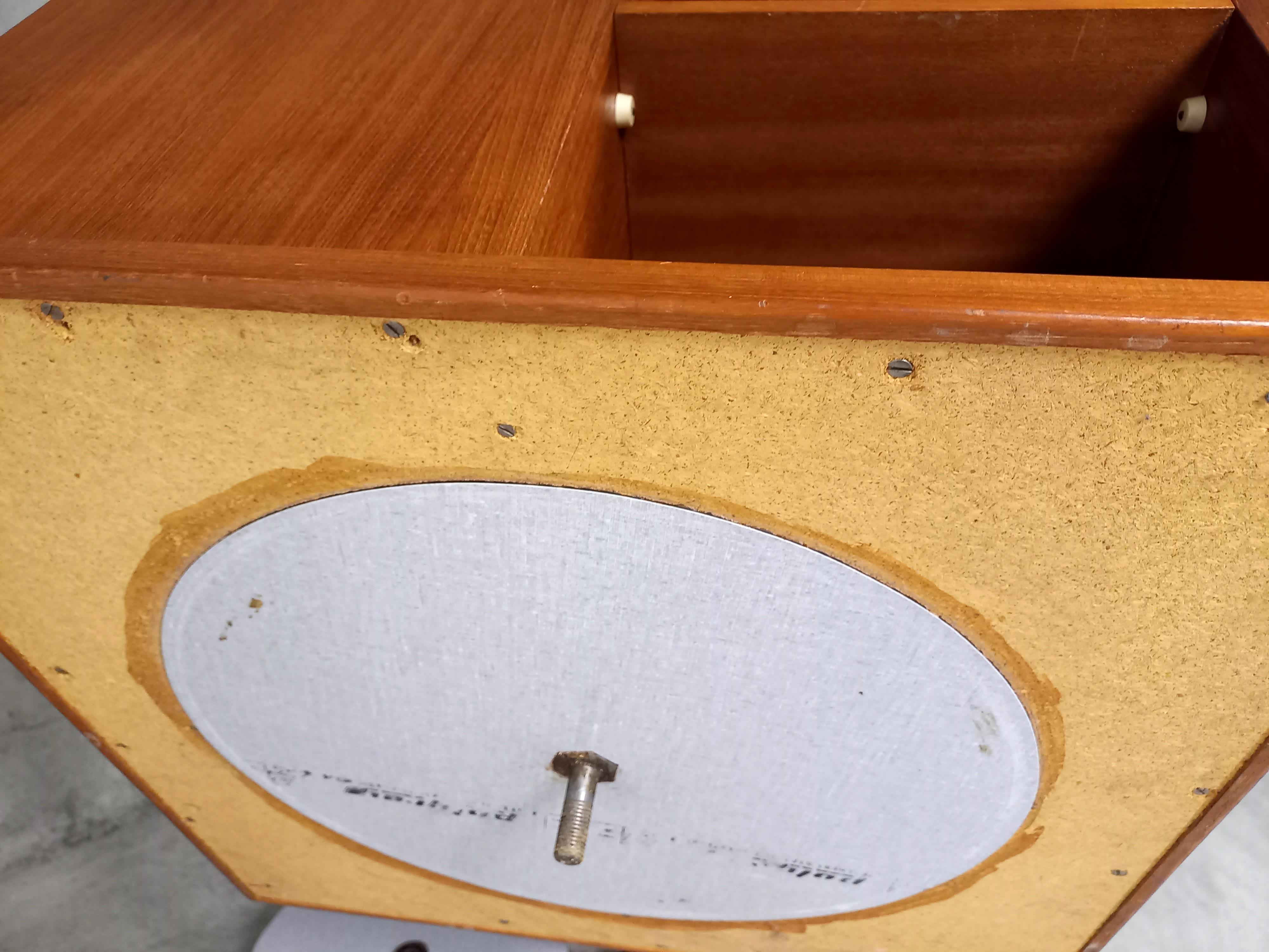 Meuble bar vintage pivotant en teck années 60 70 In Good Condition In BESANÇON, FR