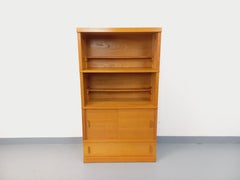 Meuble bibliothèque de rangement vintage en bois de chêne des années 60
