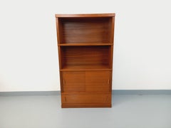 Meuble bibliothèque de rangement vintage en bois de chêne des années 60