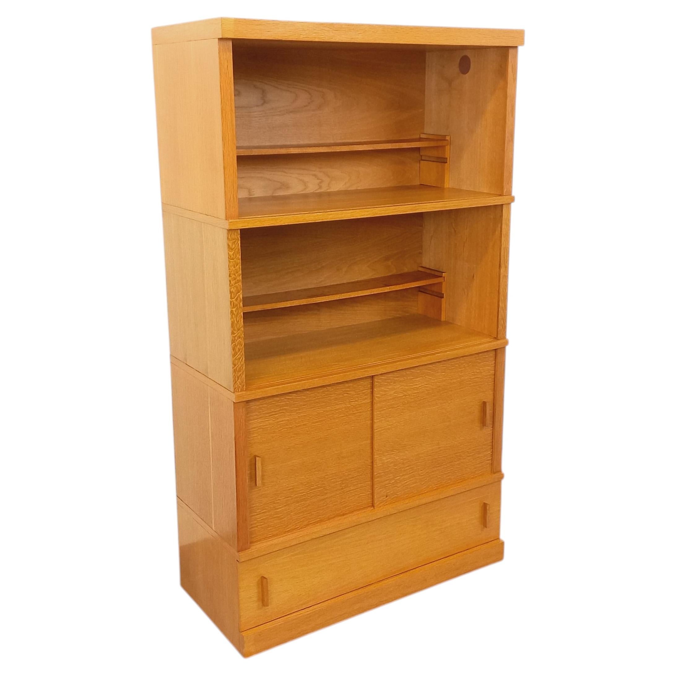 Meuble bibliothèque de rangement vintage en bois de chêne des années 60 For Sale