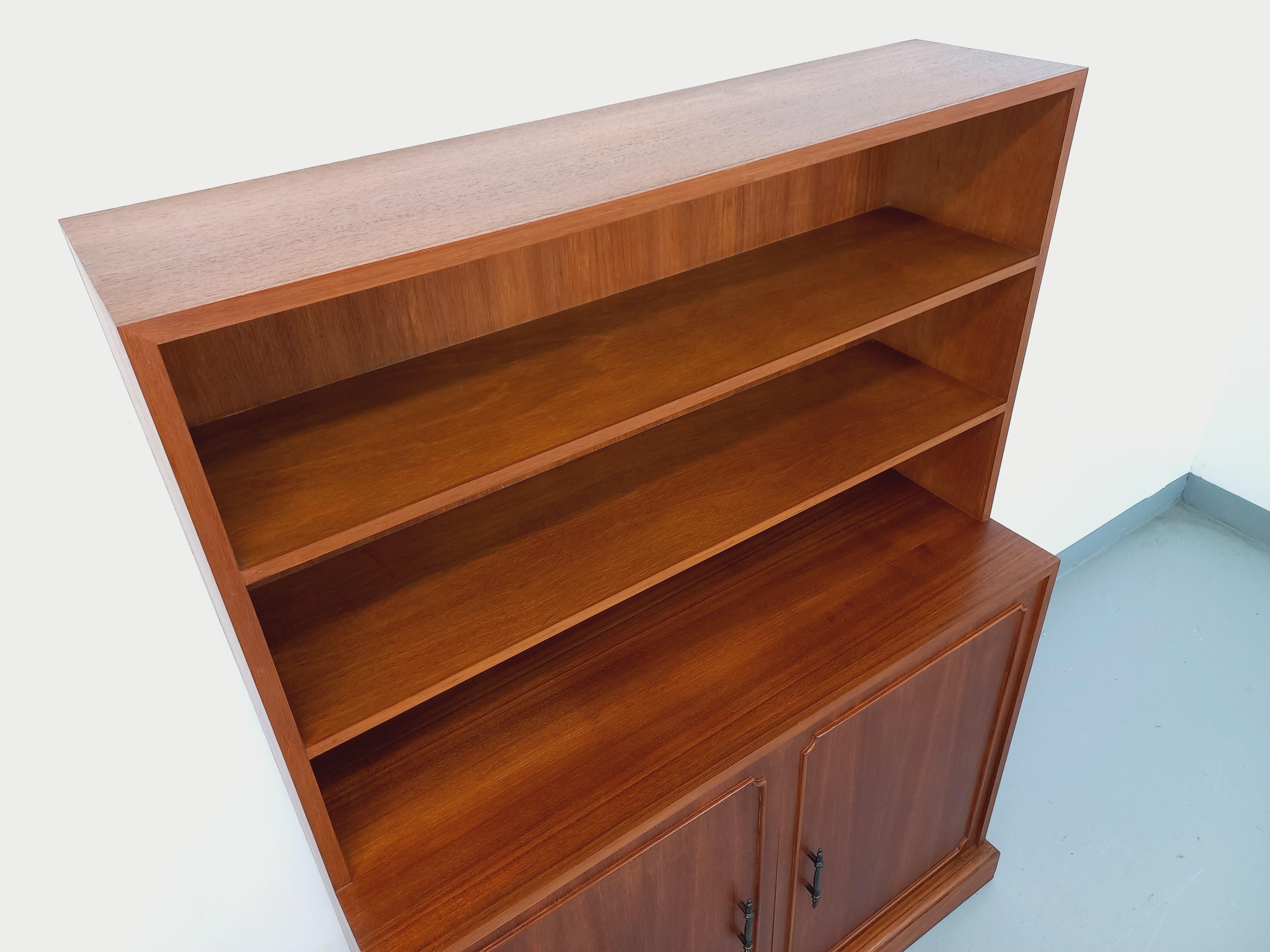 Meuble bibliothèque de rangement vintage en teck des années 60 in vendita 3
