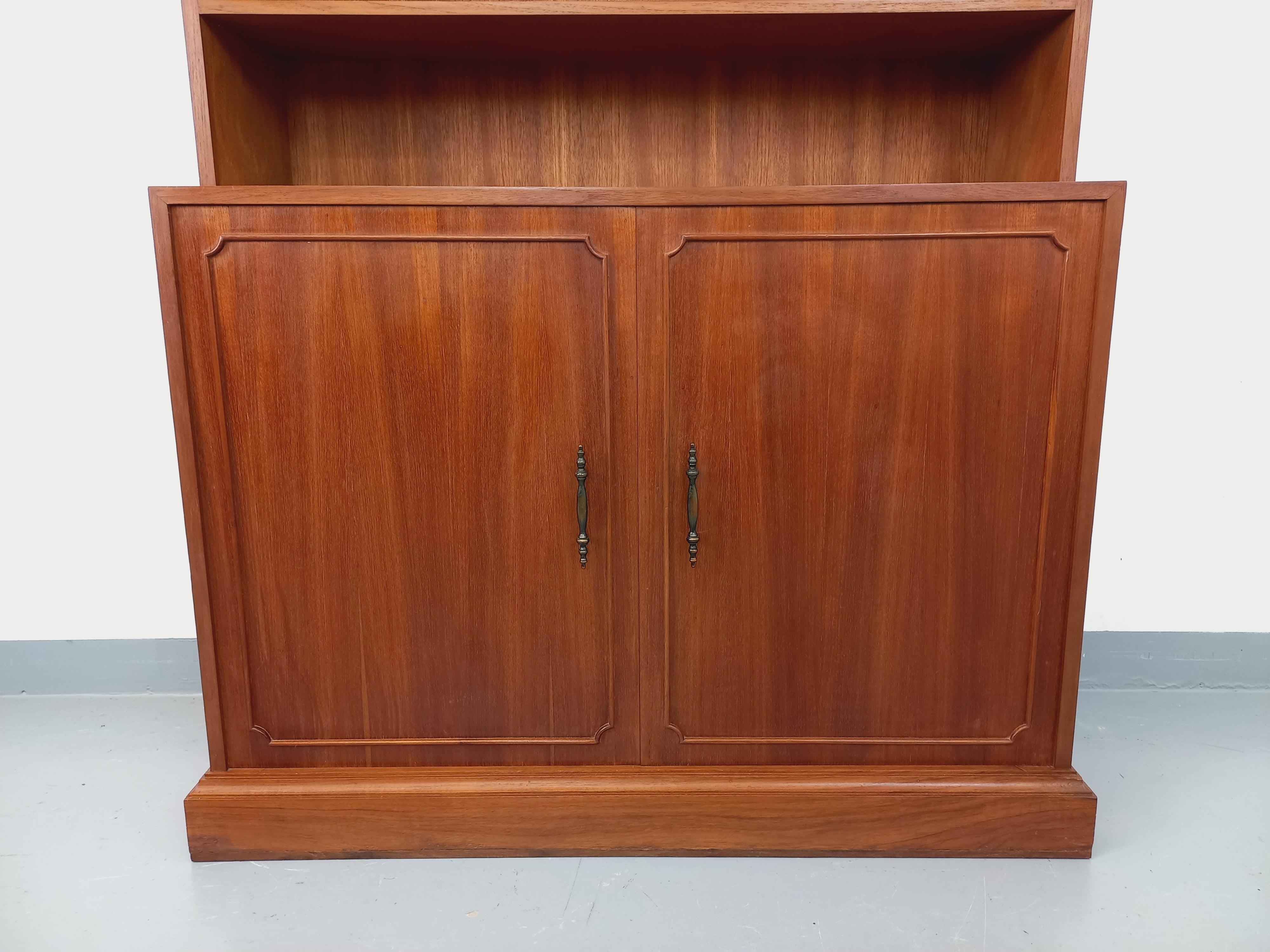 Meuble bibliothèque de rangement vintage en teck des années 60 in vendita 4