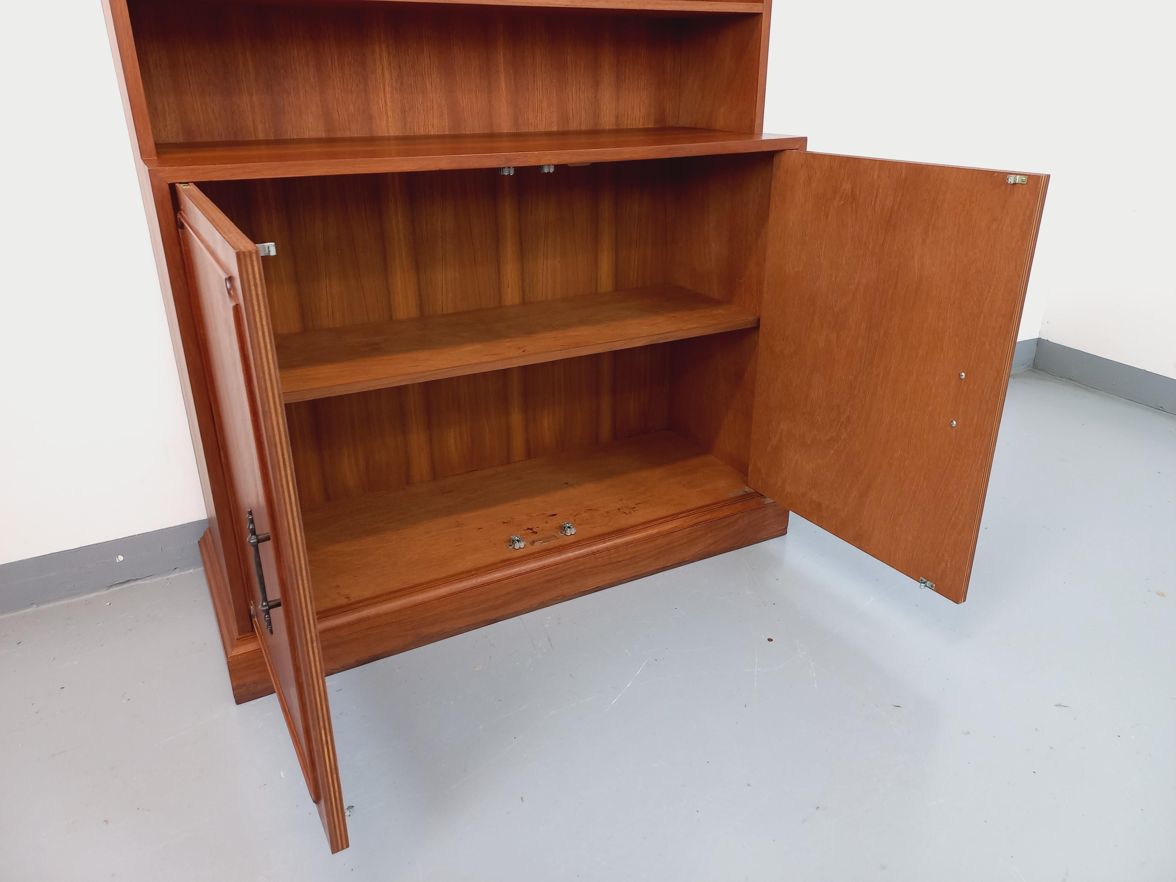 Meuble bibliothèque de rangement vintage en teck des années 60 in vendita 11