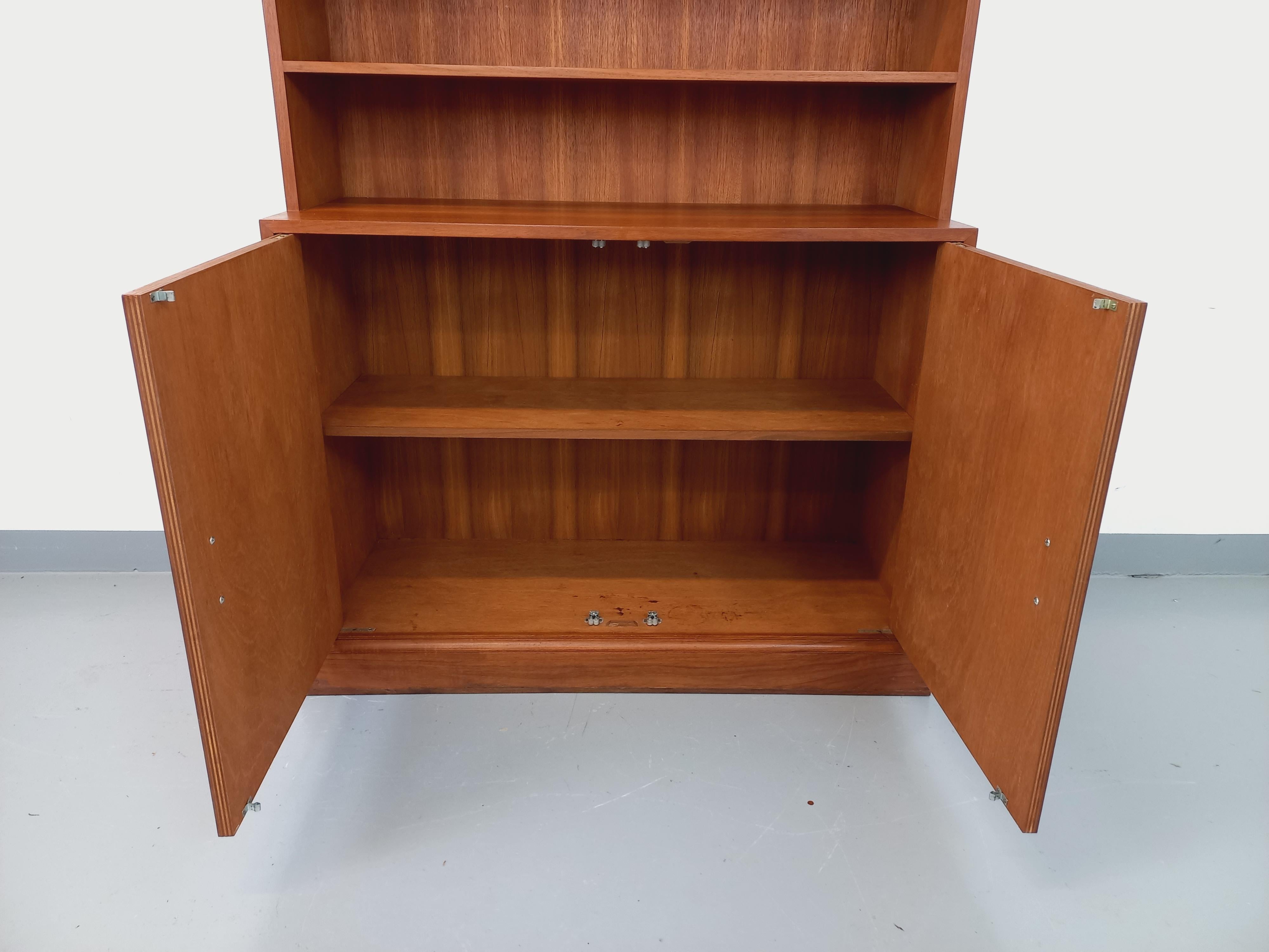 Meuble bibliothèque de rangement vintage en teck des années 60 in vendita 12