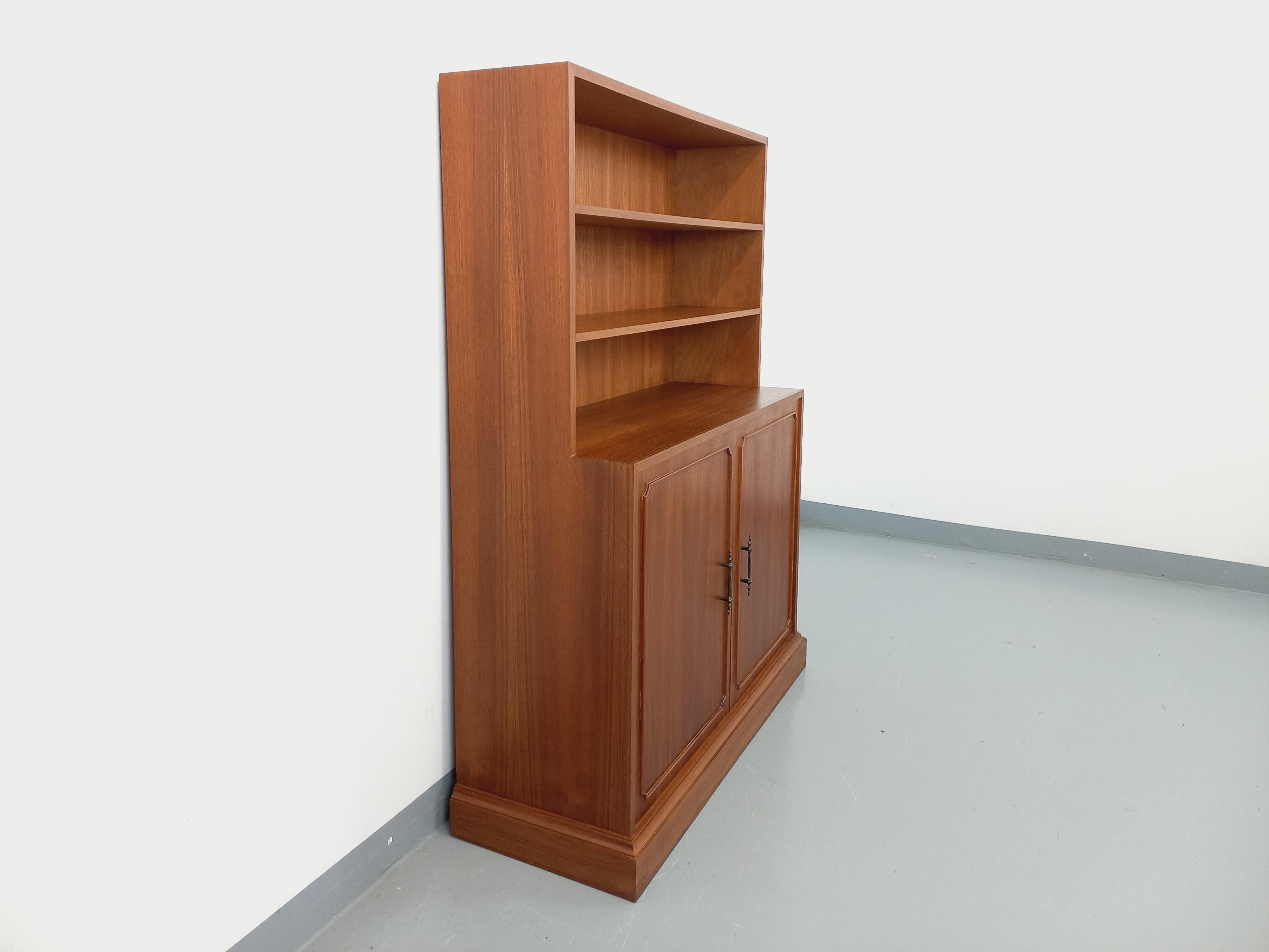 Britannico Meuble bibliothèque de rangement vintage en teck des années 60 in vendita