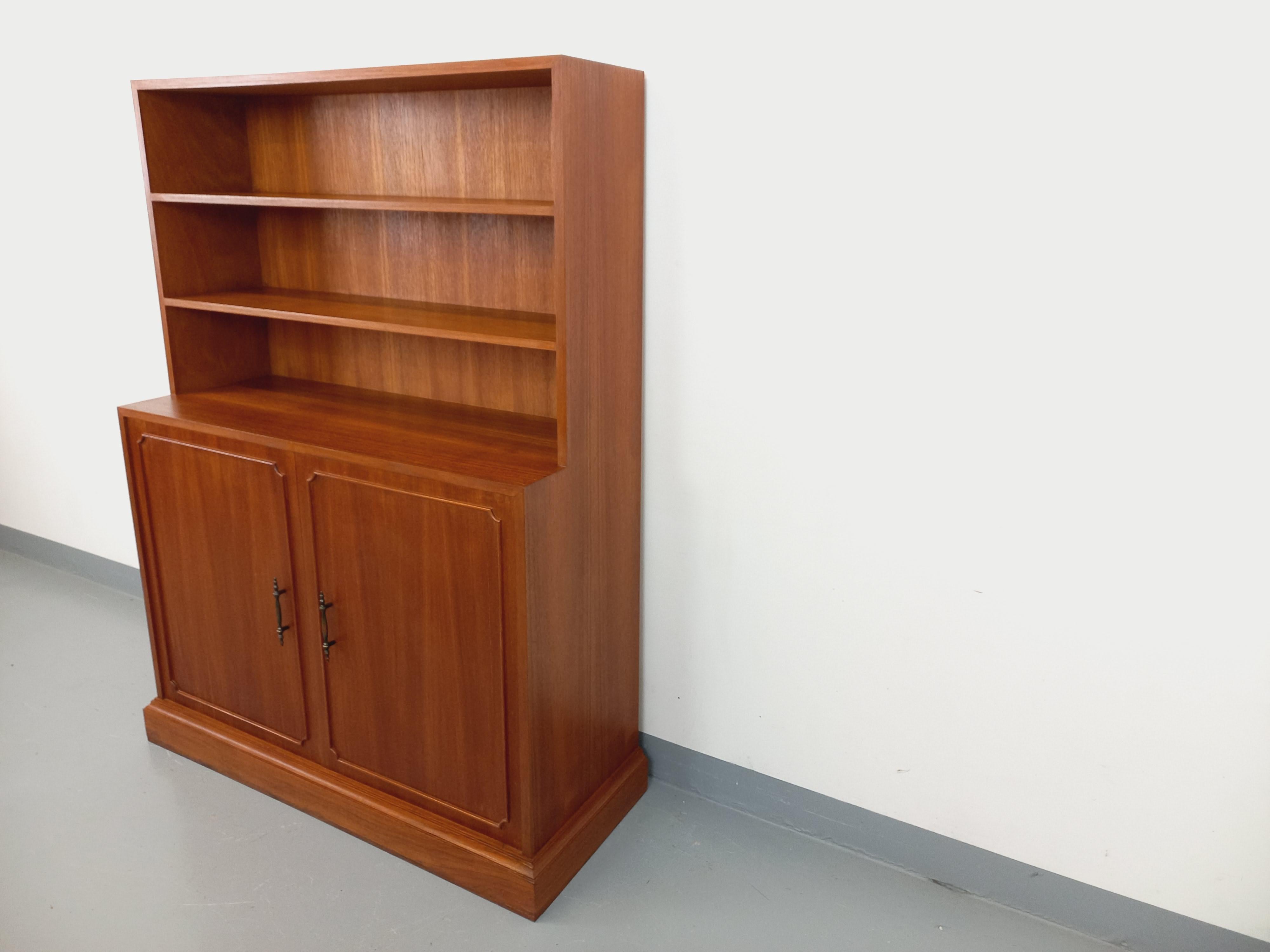 Meuble bibliothèque de rangement vintage en teck des années 60 In condizioni buone in vendita a BESANÇON, FR