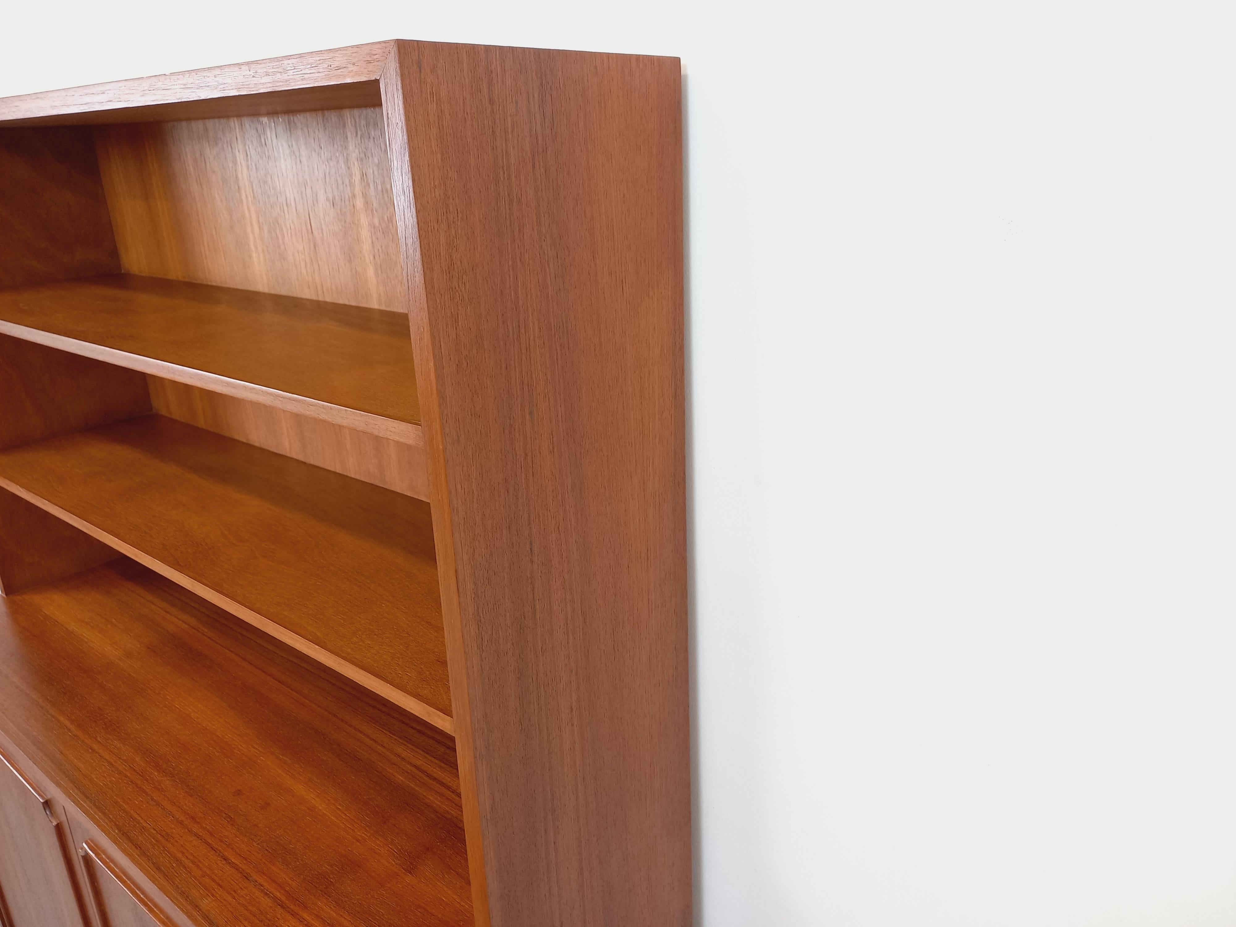 Meuble bibliothèque de rangement vintage en teck des années 60 in vendita 1
