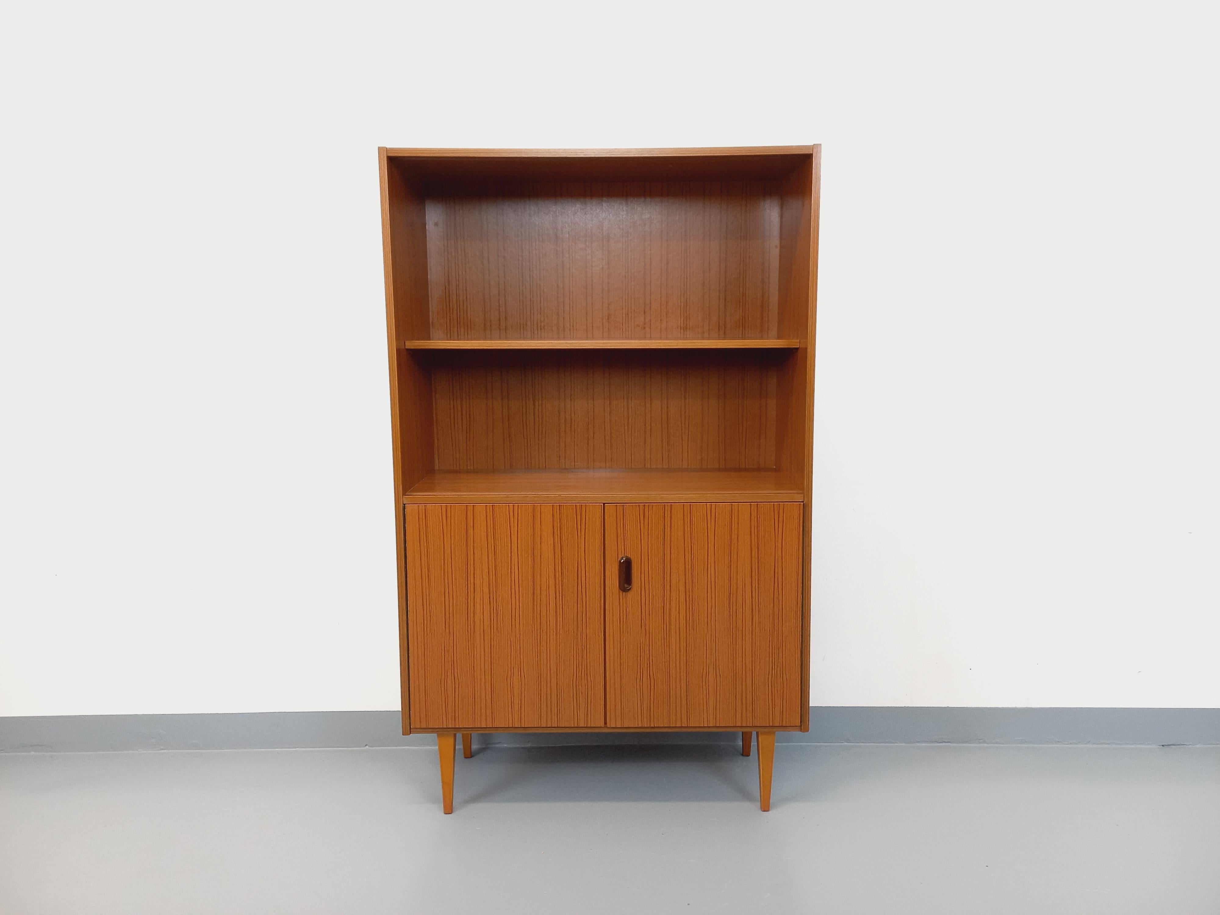 Meuble bibliothèque de rangement vintage style scandinave en mélaminé et teck For Sale 3