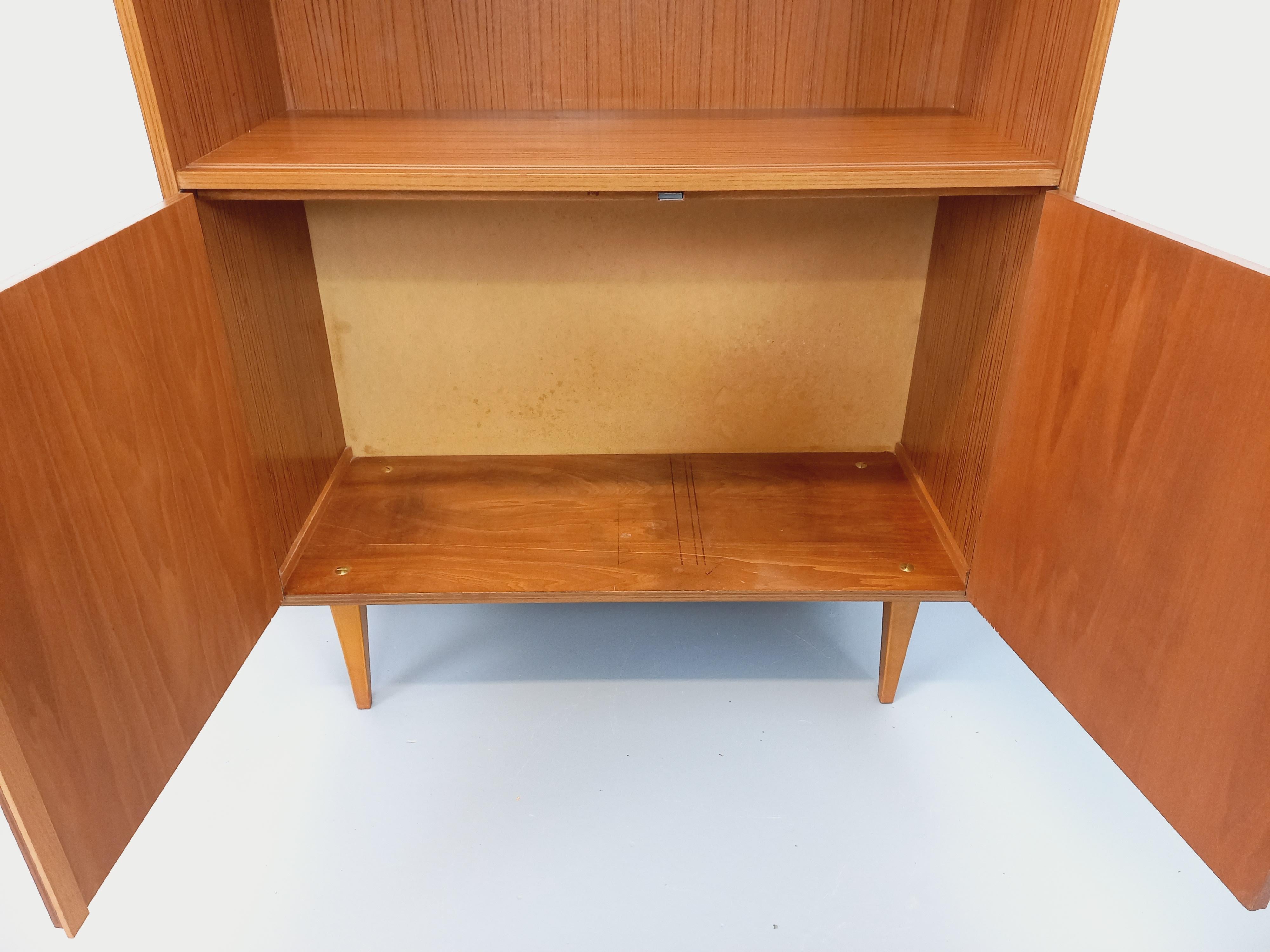 French Meuble bibliothèque de rangement vintage style scandinave en mélaminé et teck For Sale