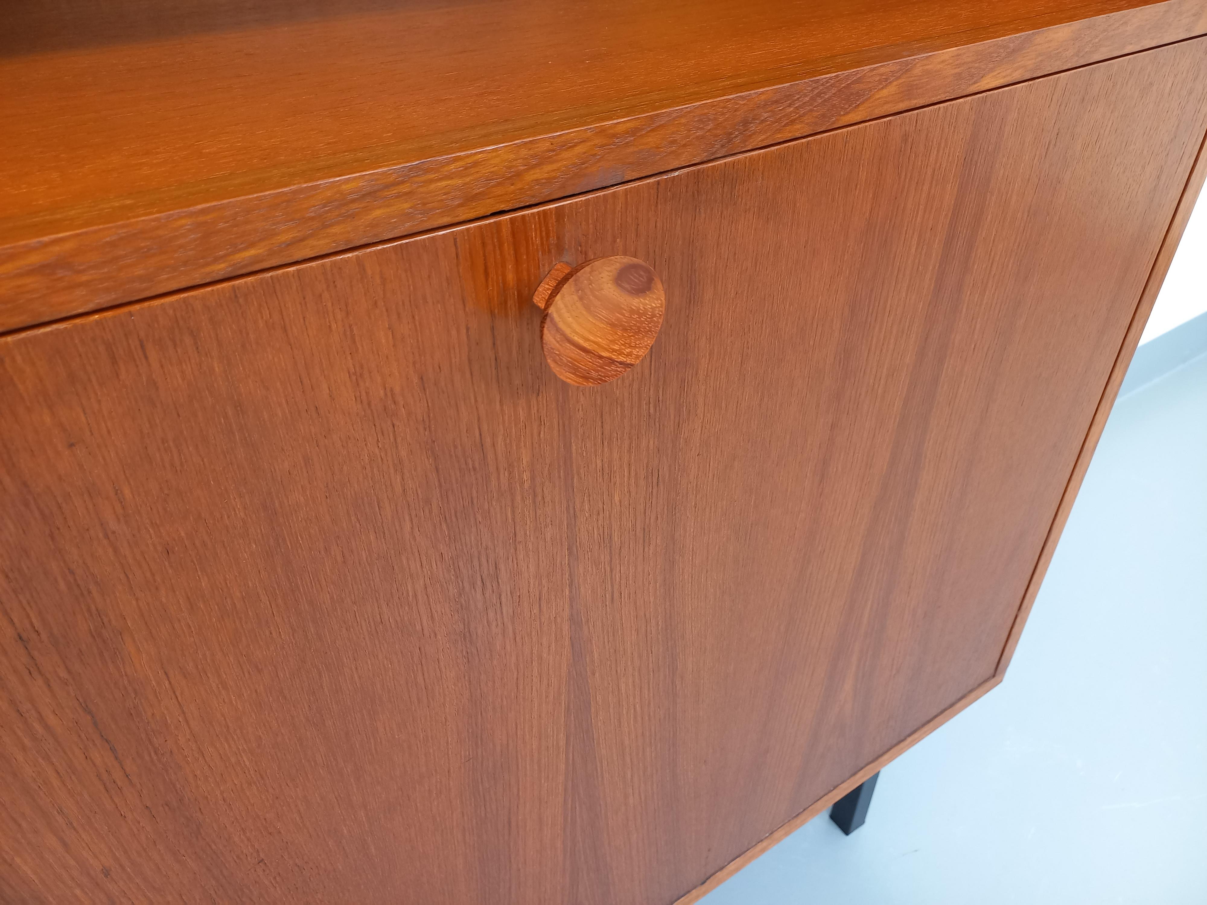 Bücherschrank im Vintage-Stil, skandinavisch und modern, aus Teakholz im Angebot 2