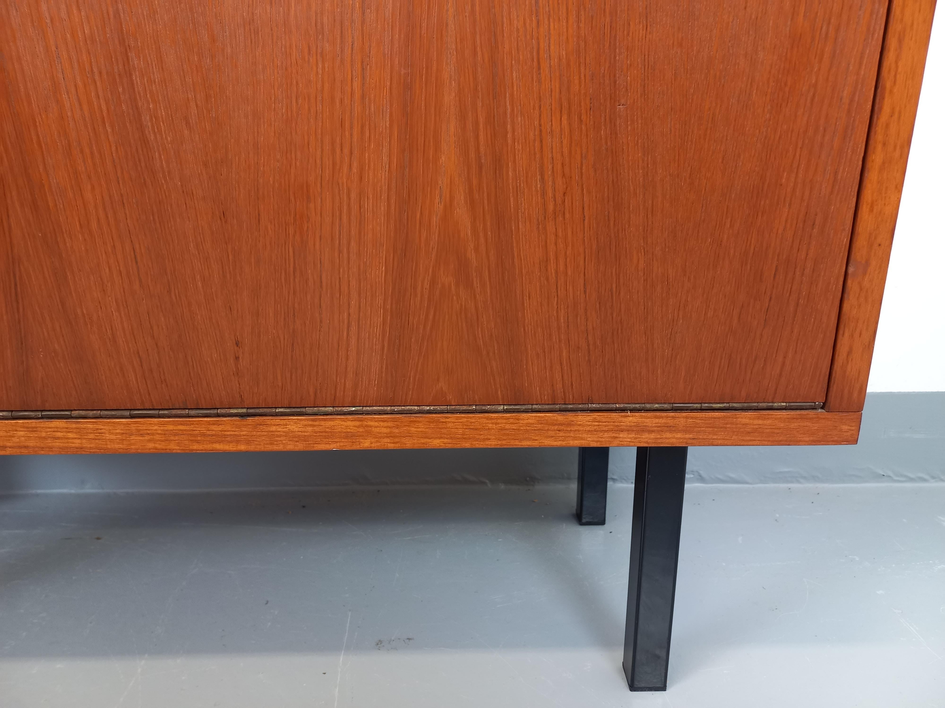 Bücherschrank im Vintage-Stil, skandinavisch und modern, aus Teakholz im Angebot 3