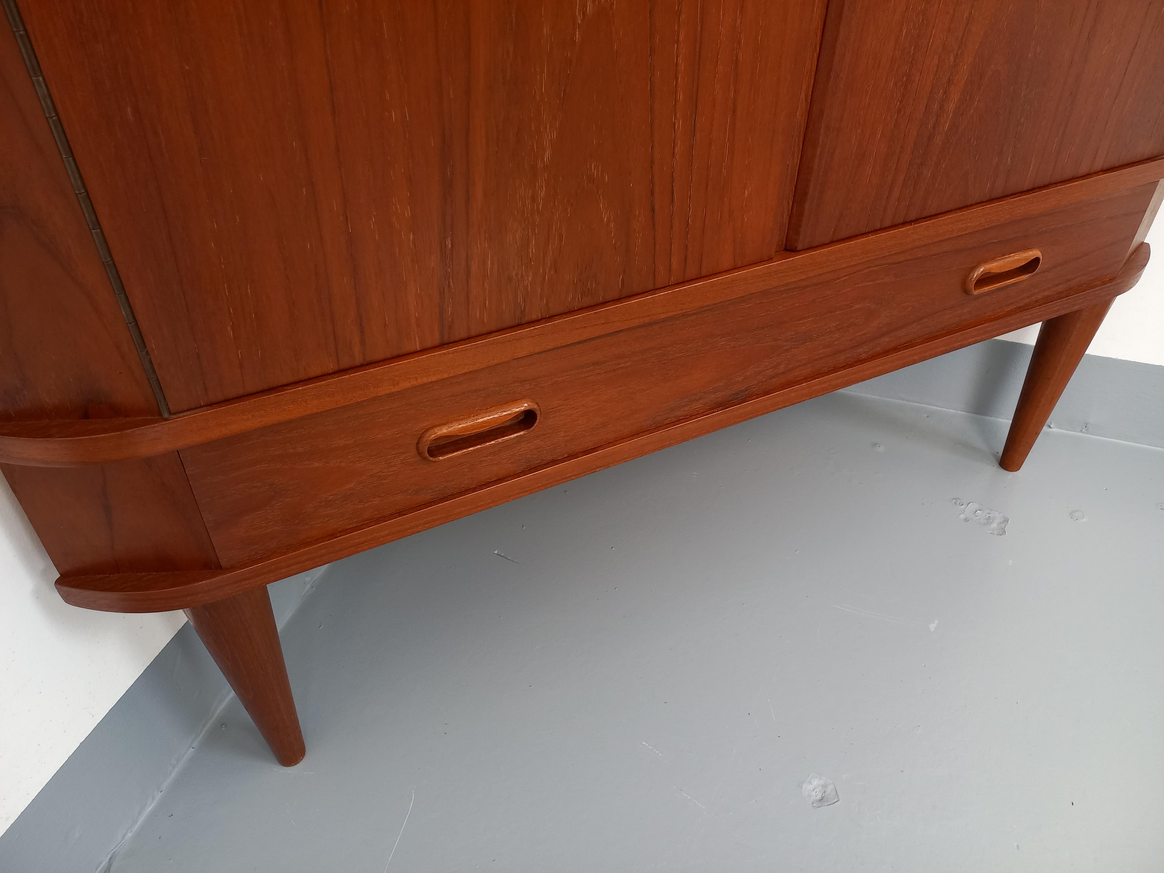 Teck Meuble d'angle de rangement vintage scandinave en teck des années 60 en vente