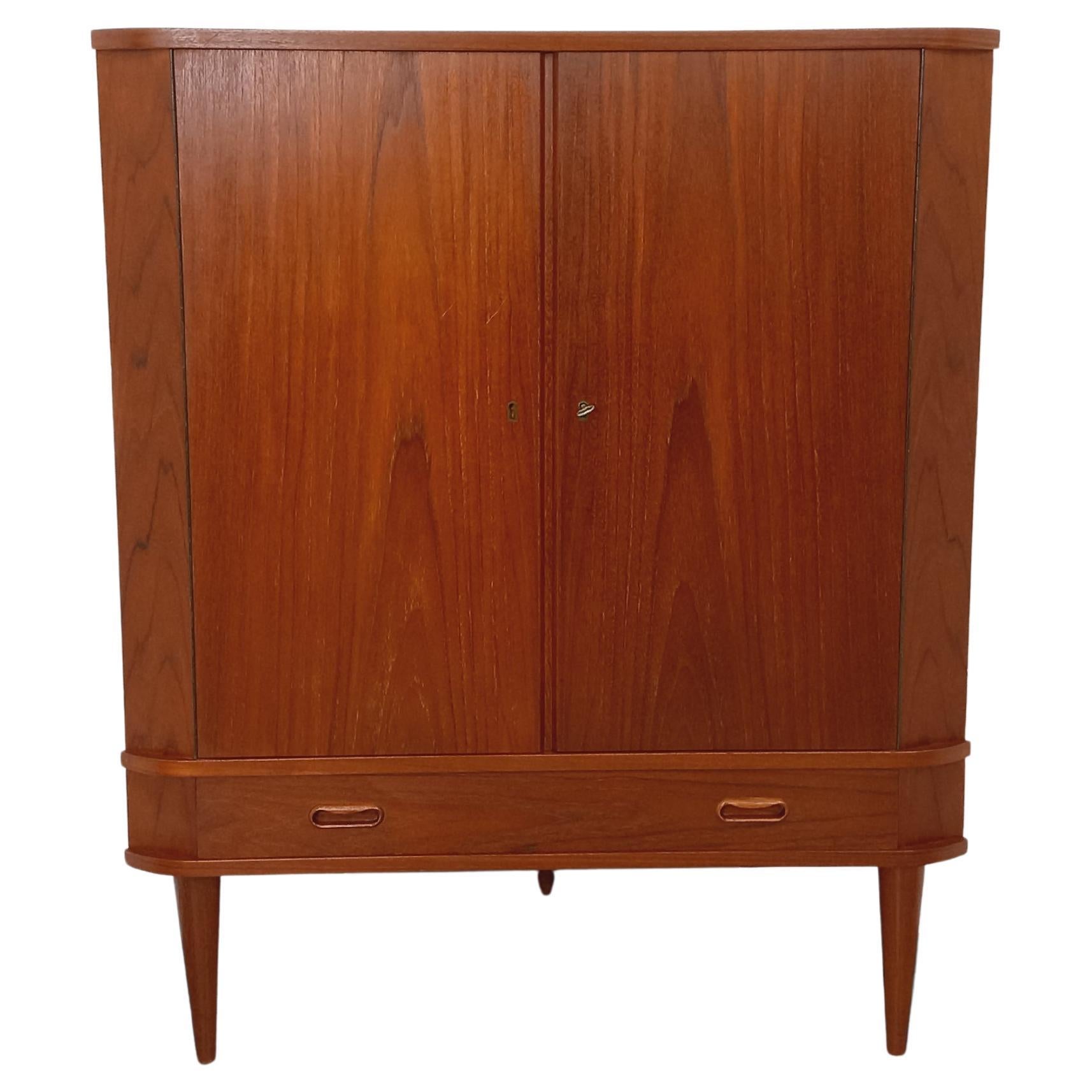 Meuble d'angle de rangement vintage scandinave en teck des années 60