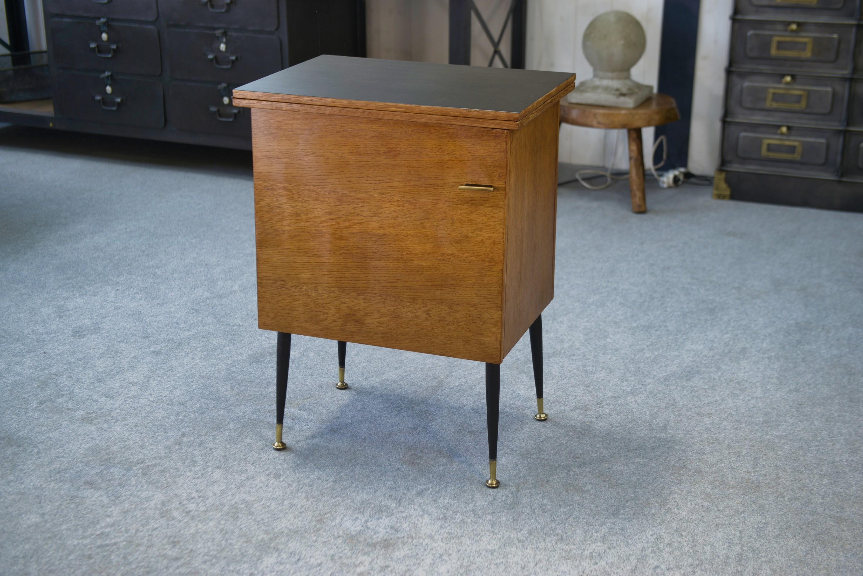 Milieu du XXe siècle Meuble d'appoint dépliant en bureau, acier, laiton et chêne 1960's en vente