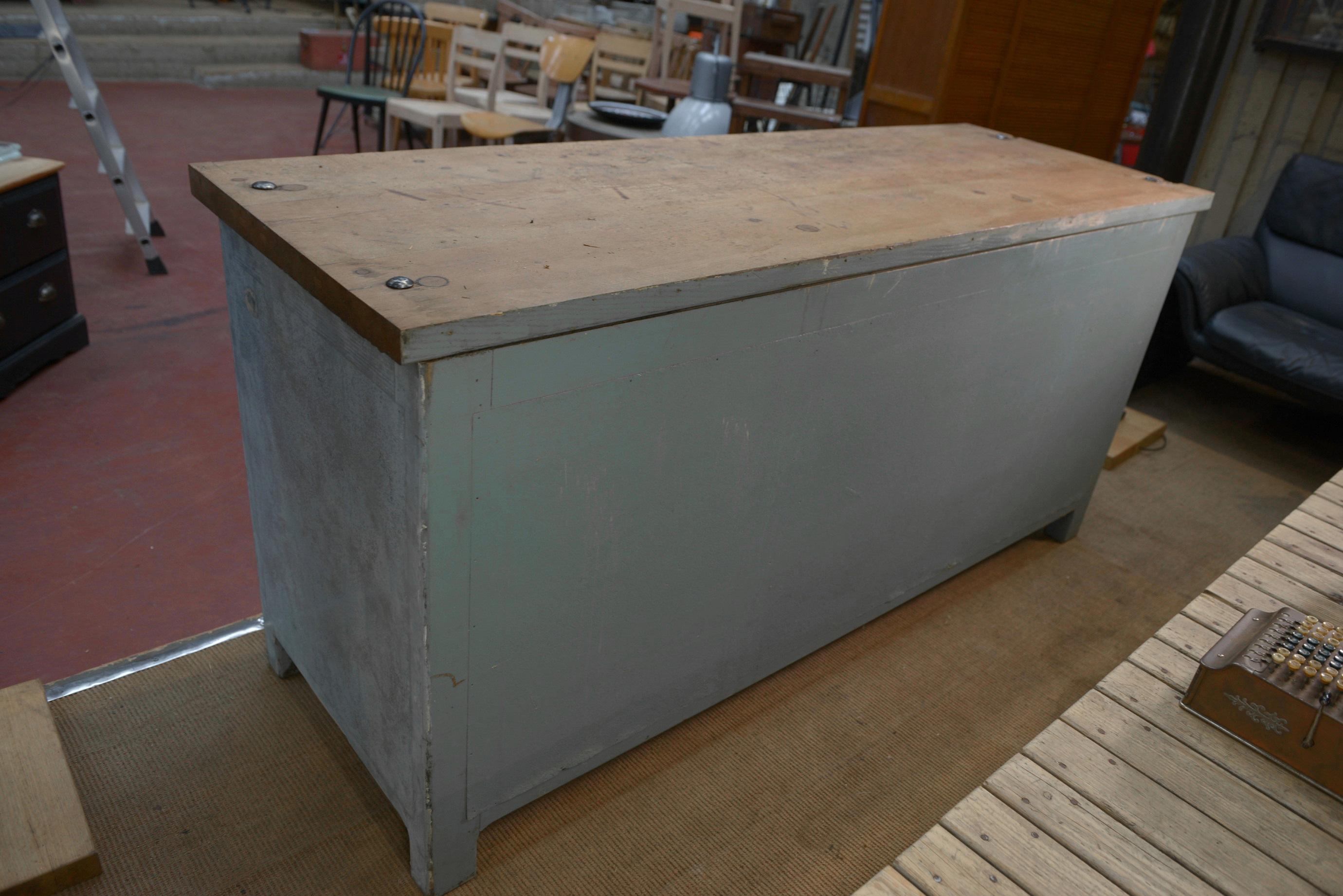 Meuble de métier à 9 tiroirs patiné gris d'origine 1950 en vente 6