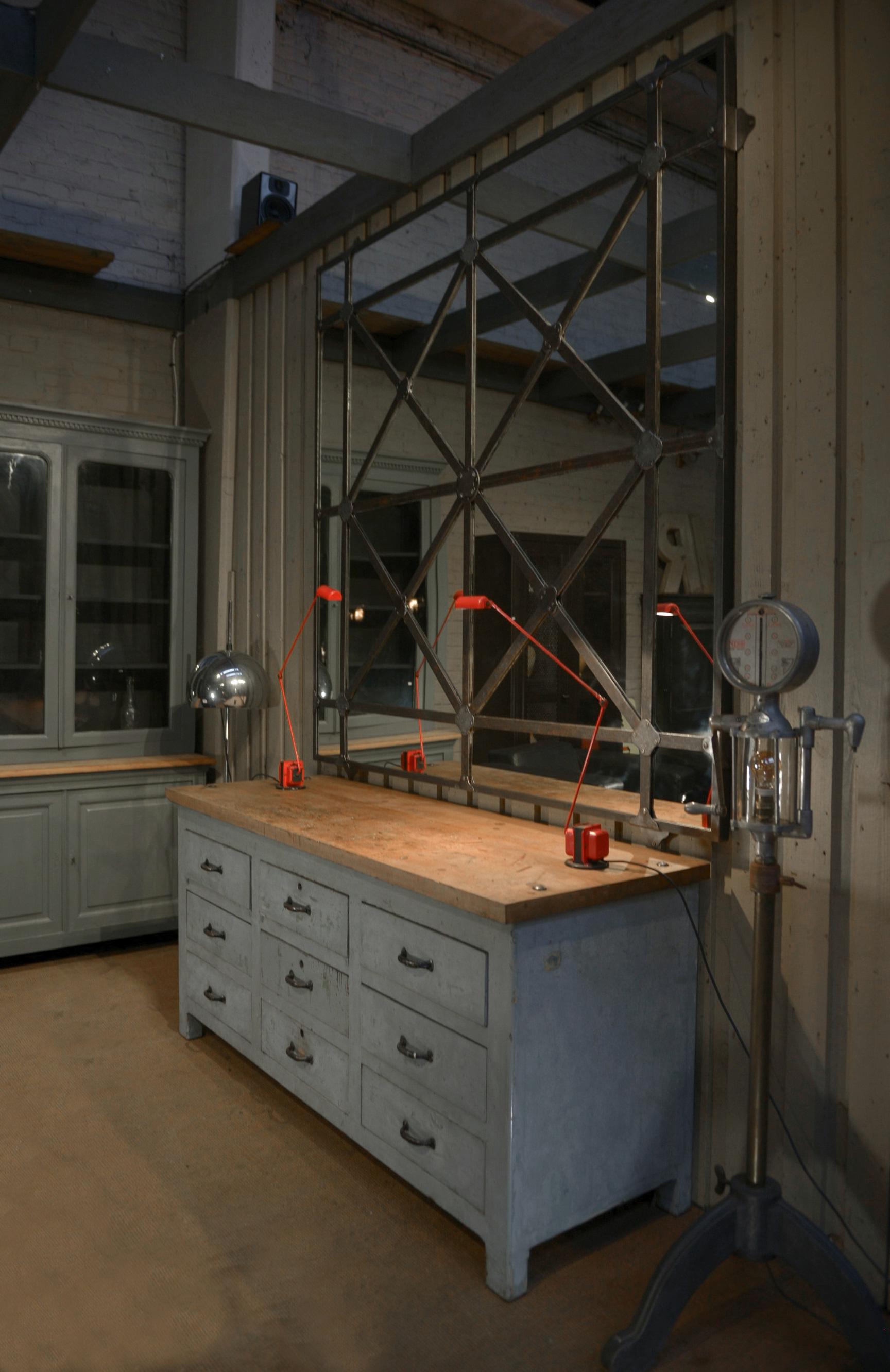 Meuble de métier à 9 tiroirs patiné gris d'origine 1950 en vente 3