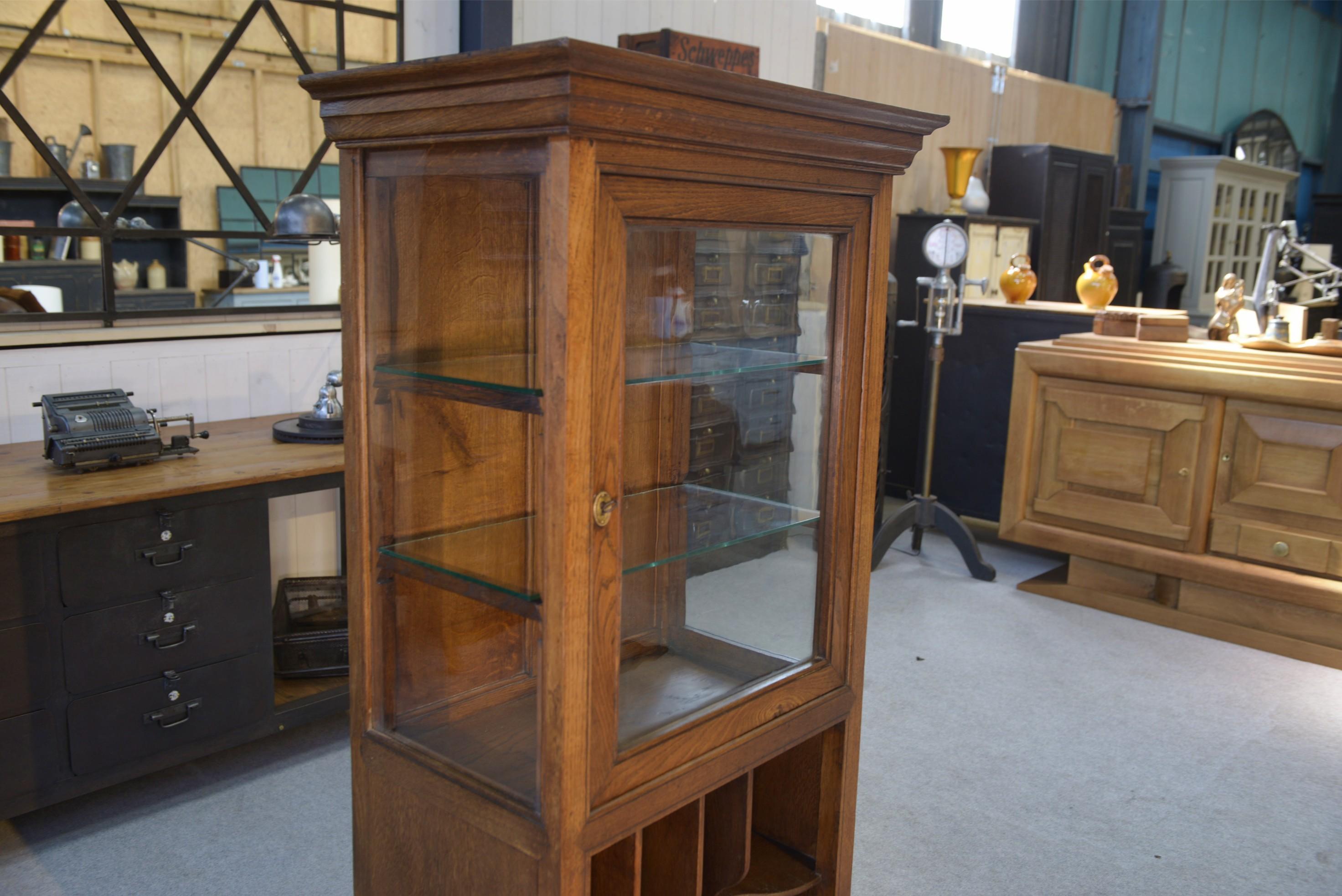 Meuble de métier de médecin en chêne massif 1900's en vente 6
